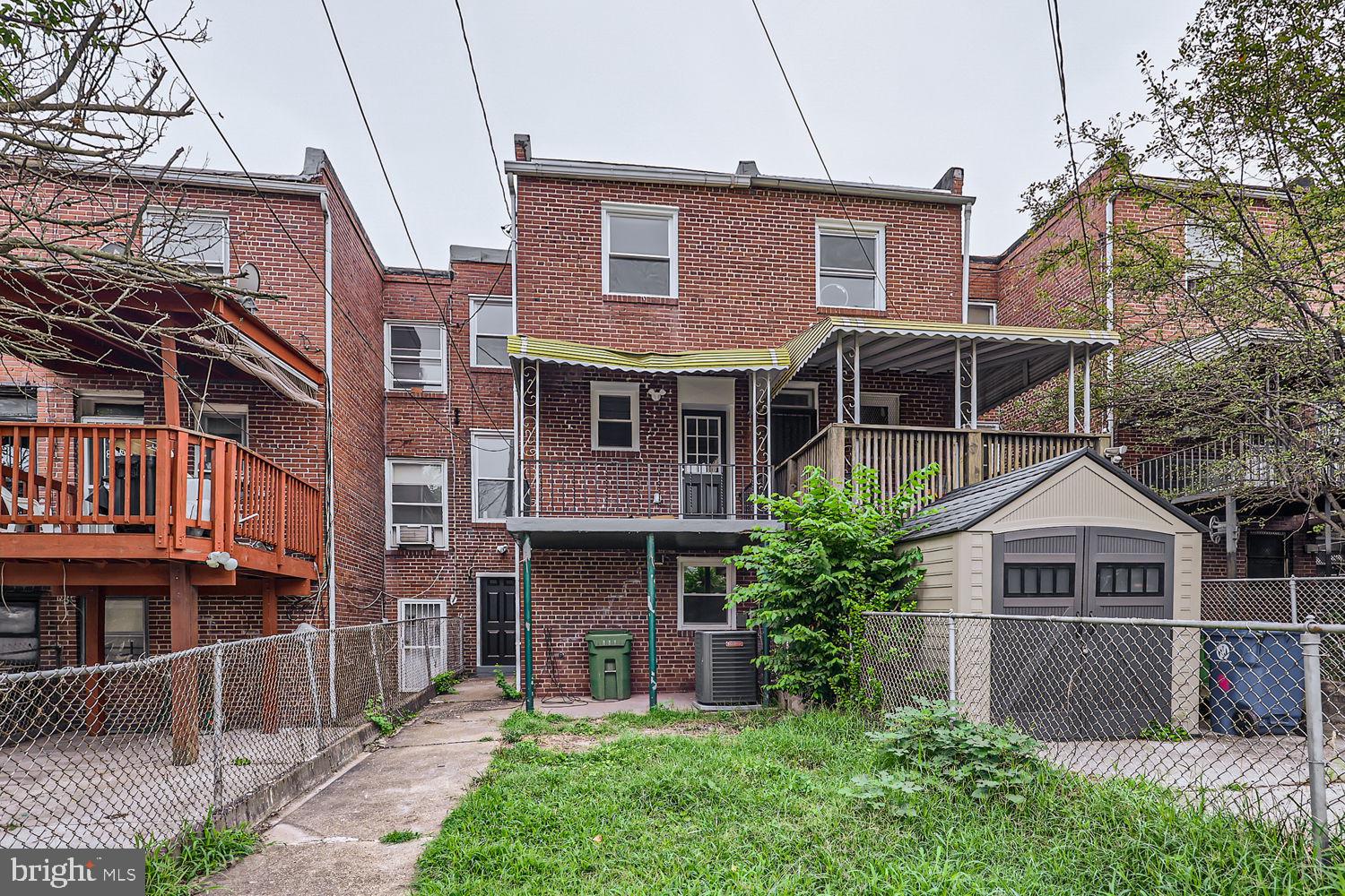 MONTEBELLO - Residential