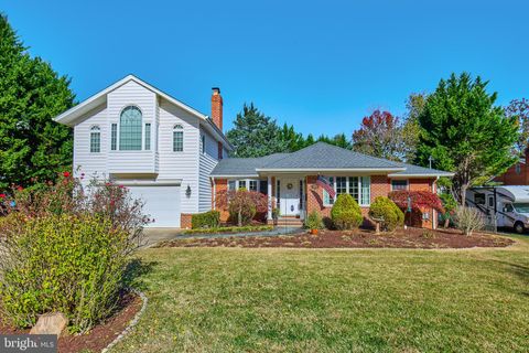 Photo of 3032 Crane Drive, FALLS CHURCH, VA 22042 (MLS # VAFX2278504)