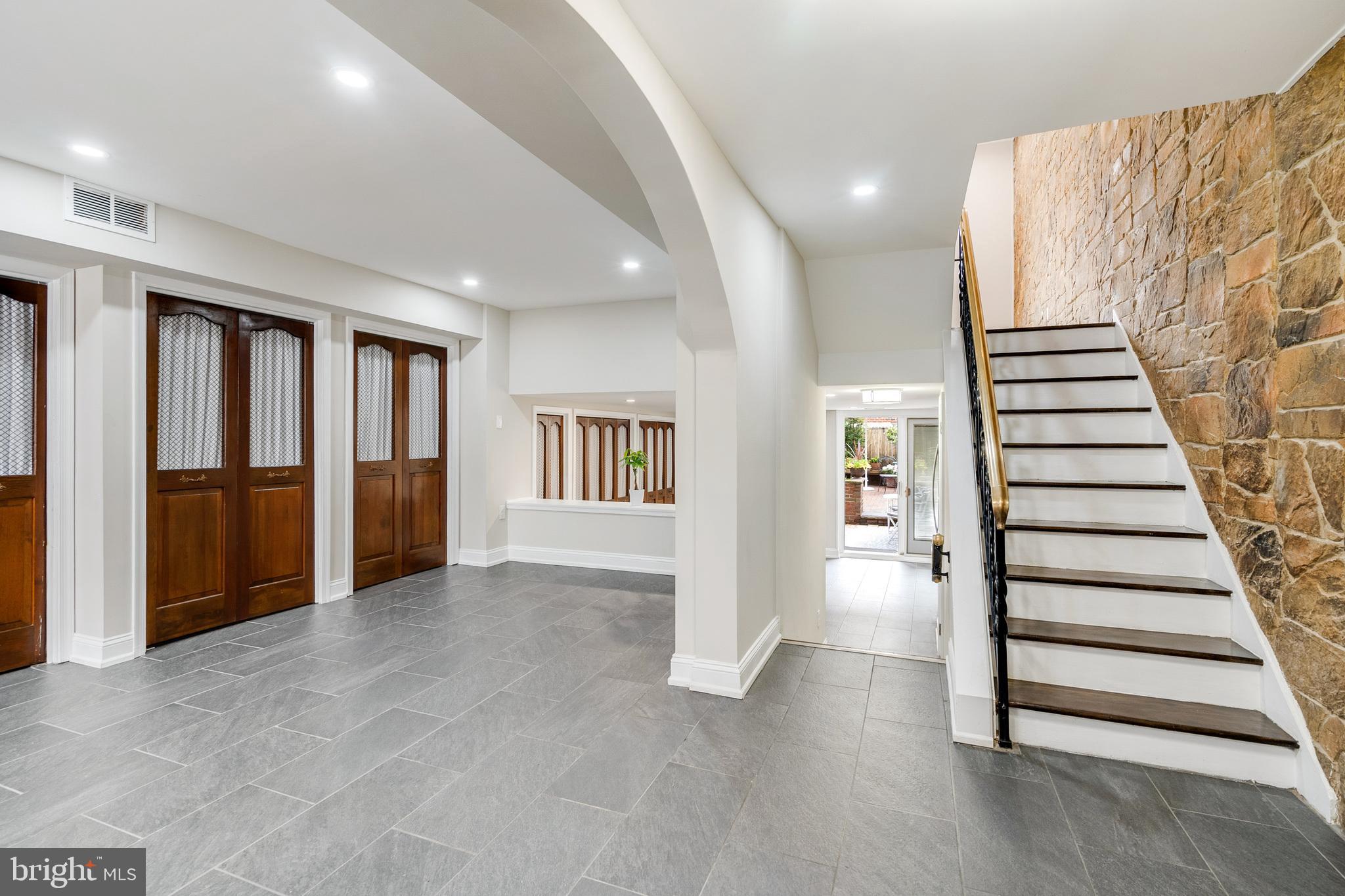 WHITMAN - Residential