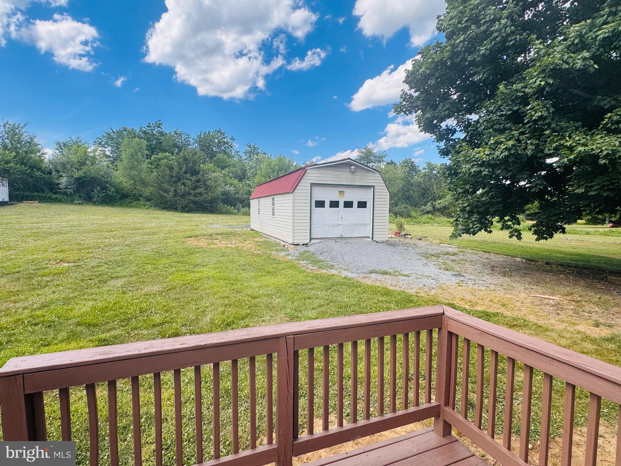 211 FAIR LN