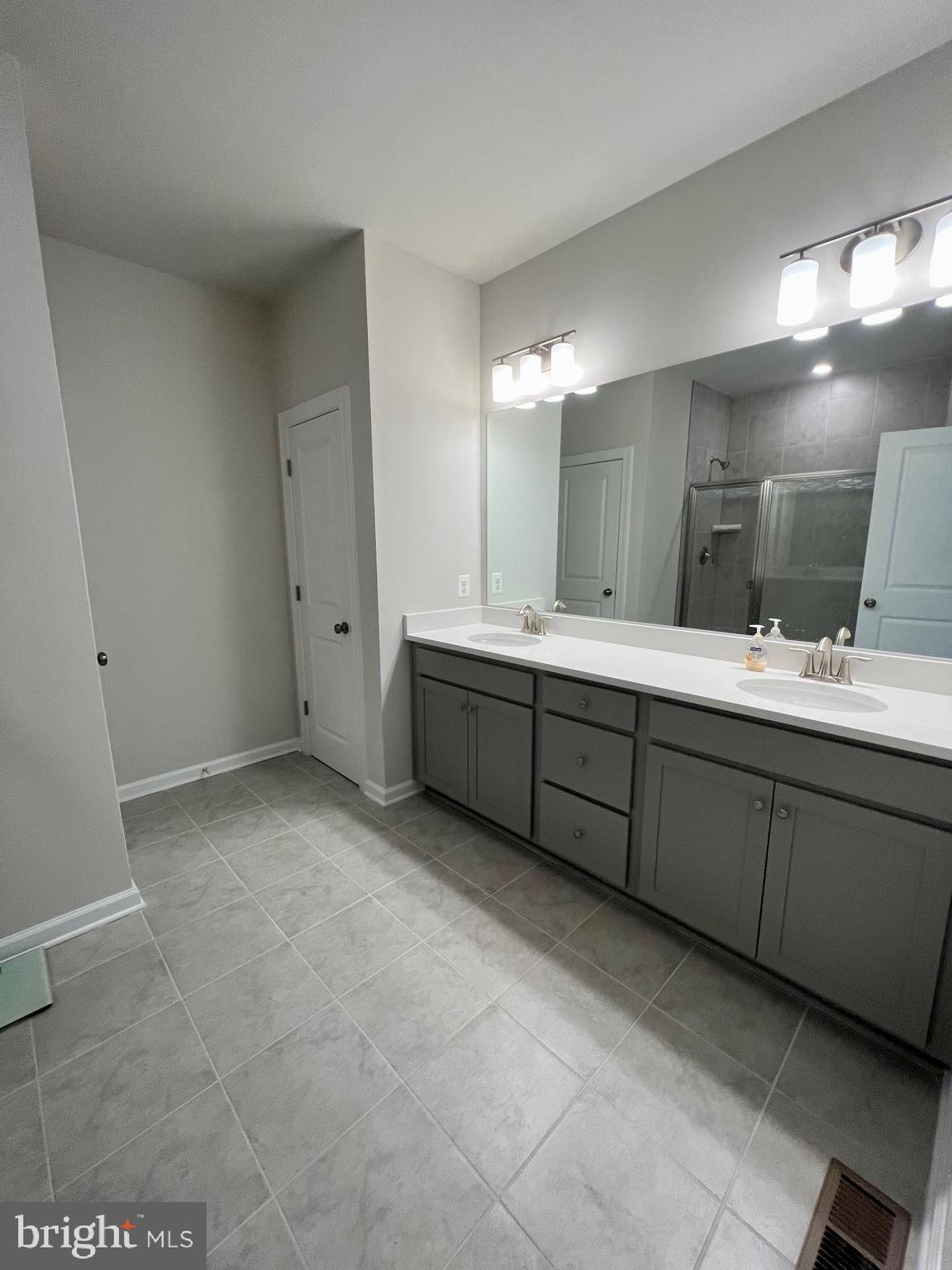 POTOMAC TOWN CENTER - Residential Lease