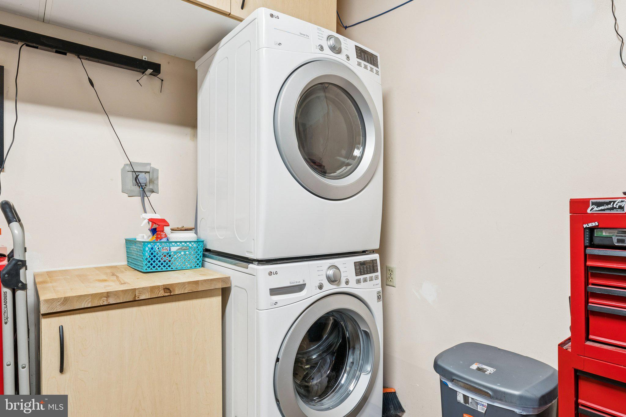 COUNTRY CLUB/LAKE MONTCLAIR - Residential