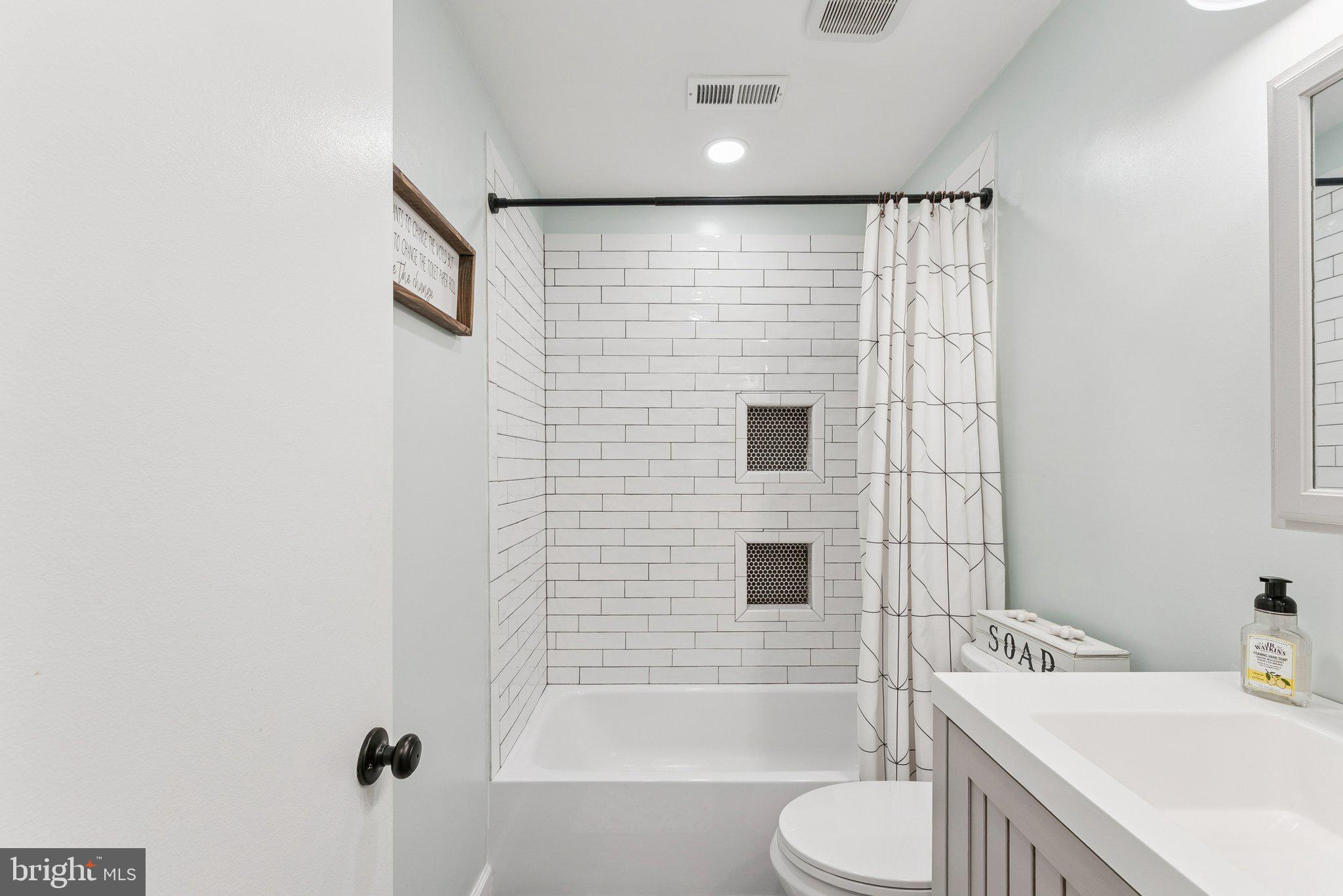 COUNTRY CLUB/LAKE MONTCLAIR - Residential