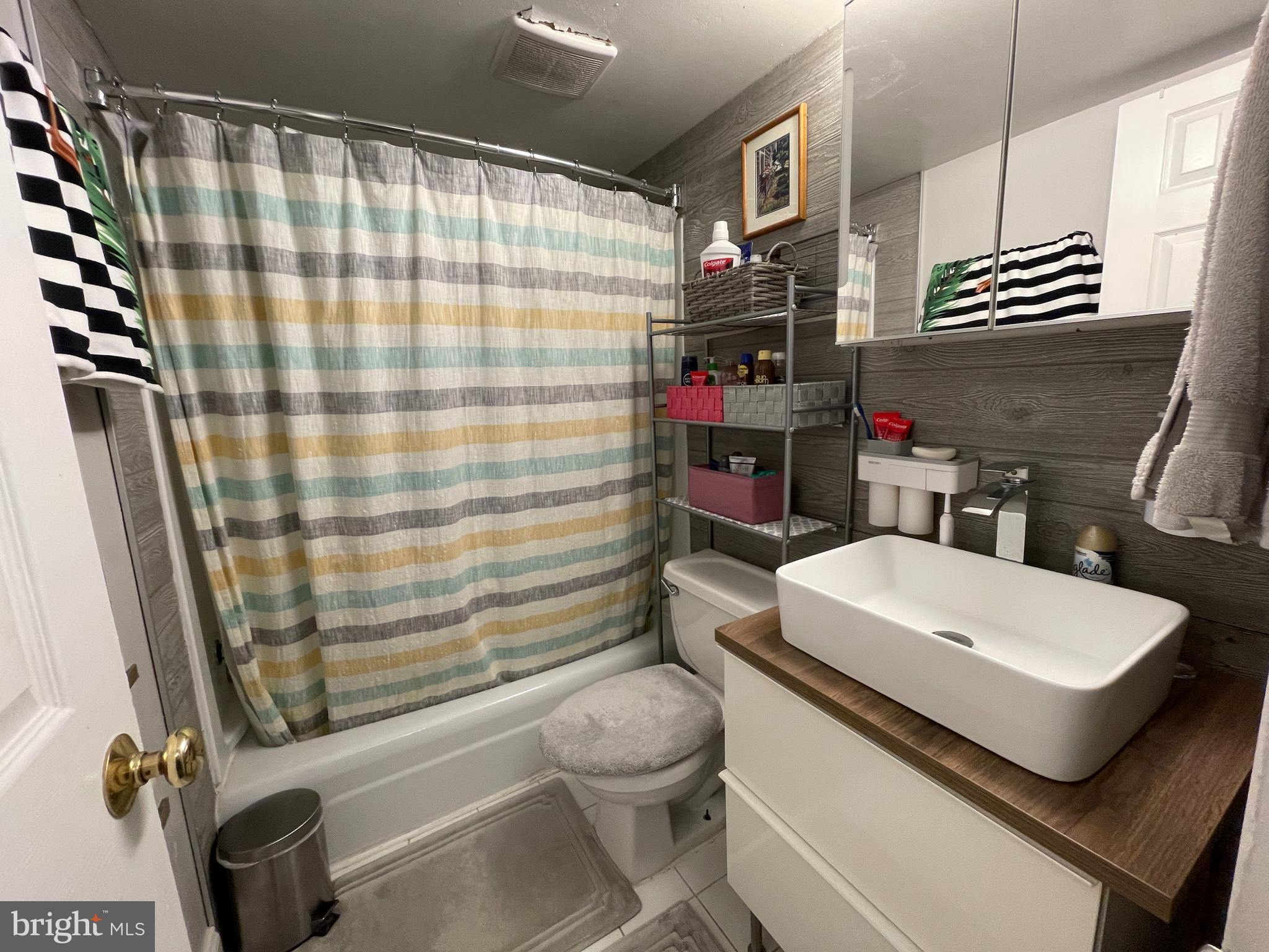 CANTERBURY SQUARE - Residential Lease