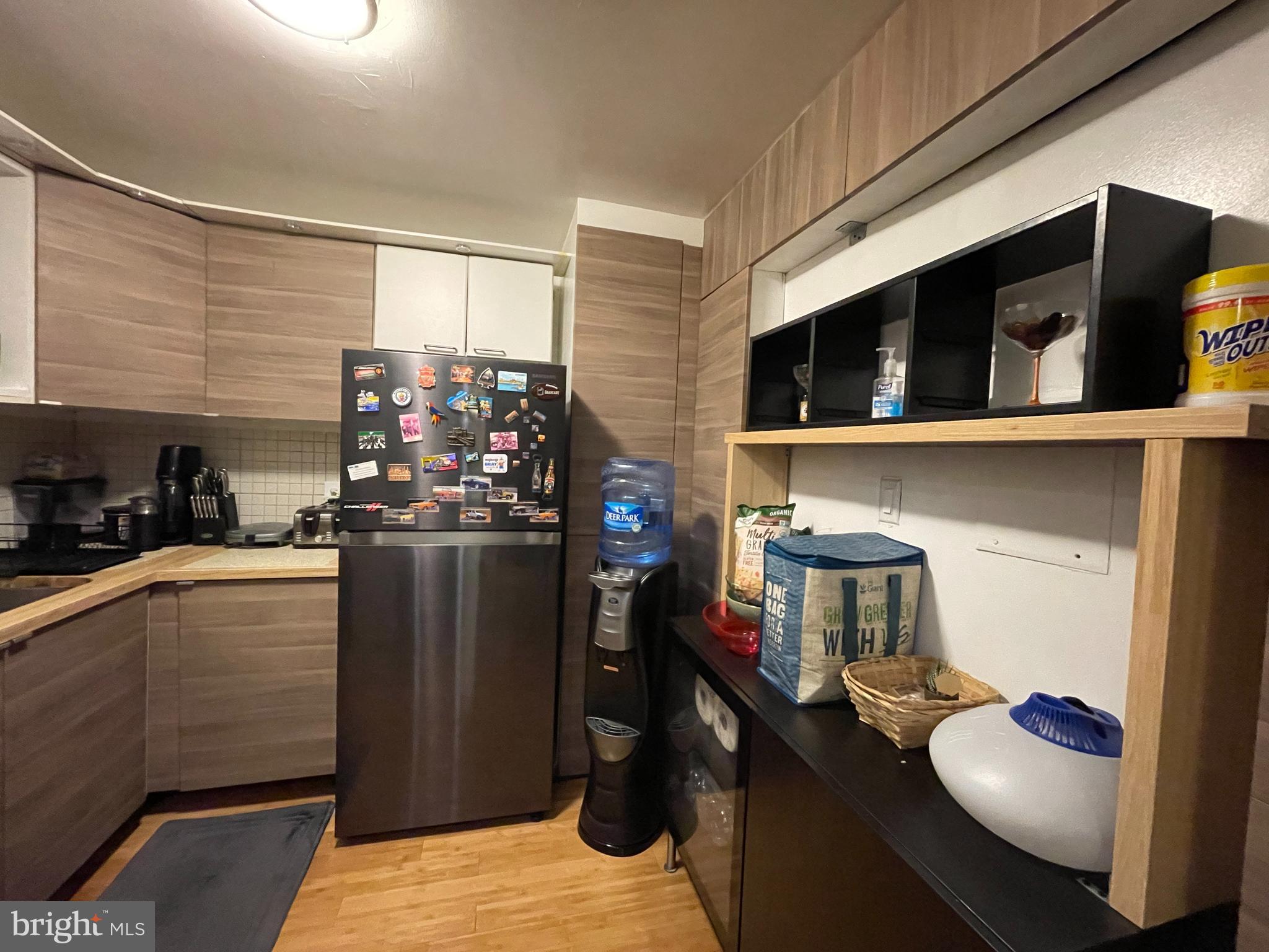 CANTERBURY SQUARE - Residential Lease