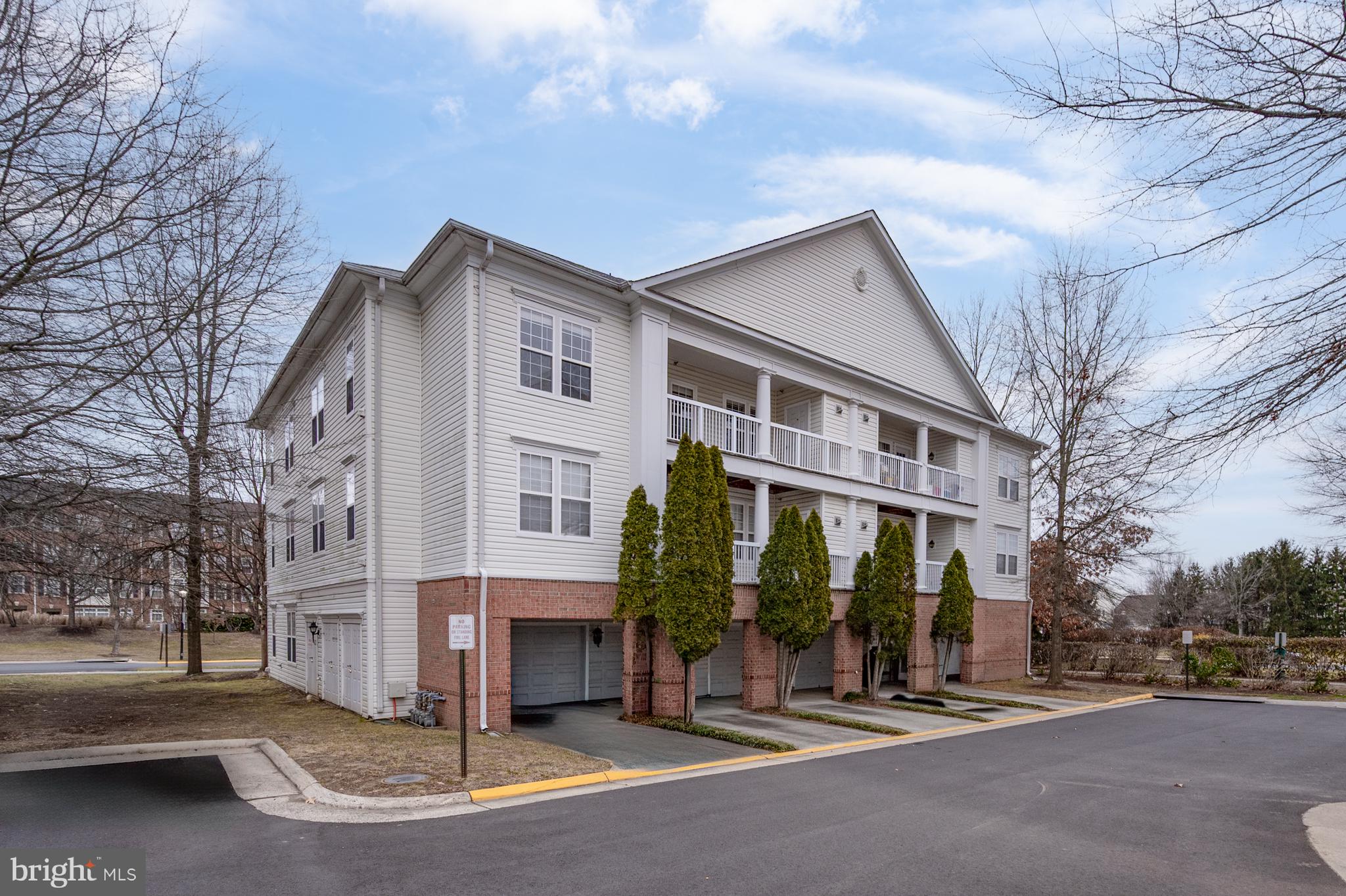 42531 ROCKROSE SQUARE 302