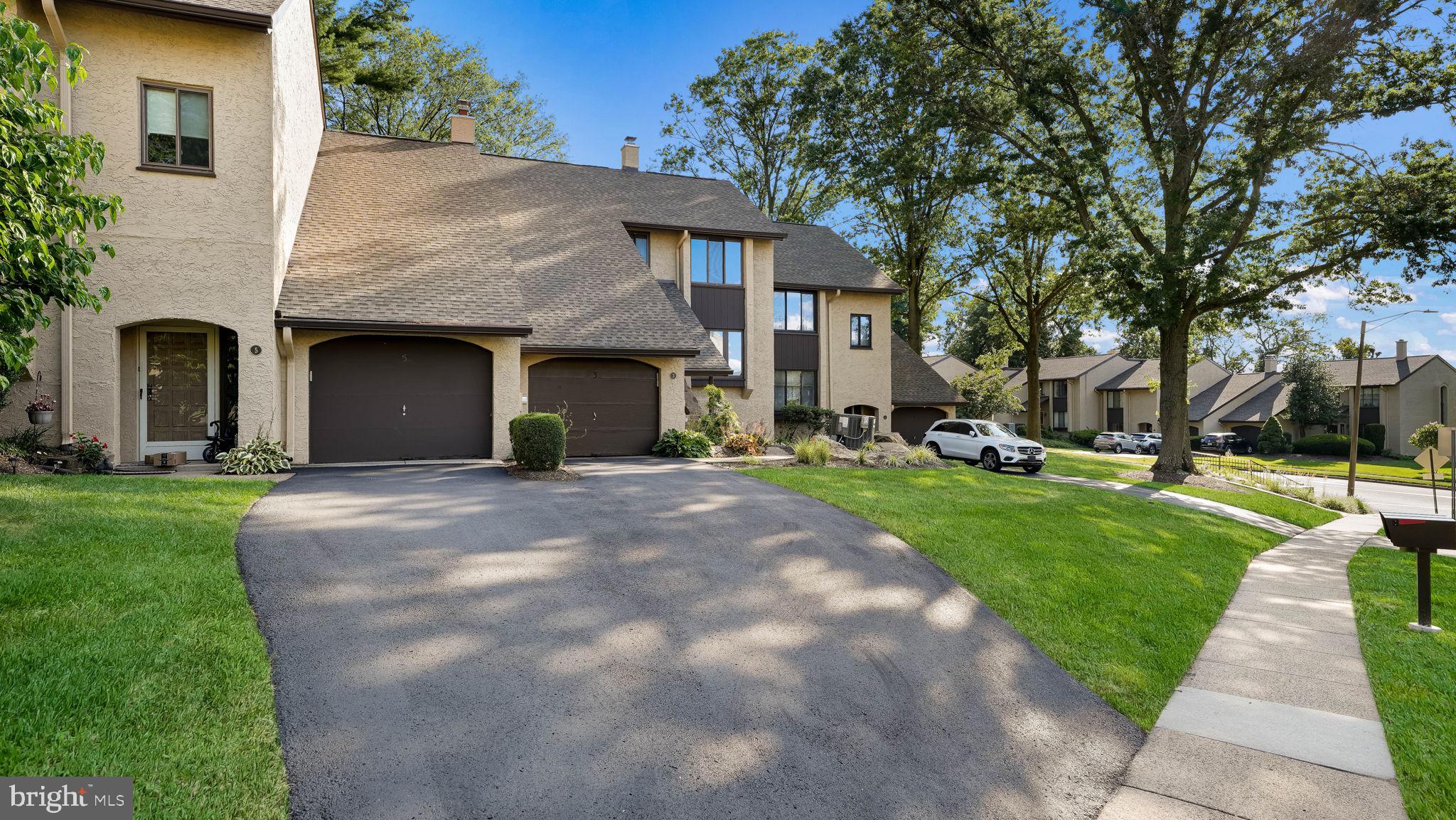 3 GOLF CLUB DRIVE