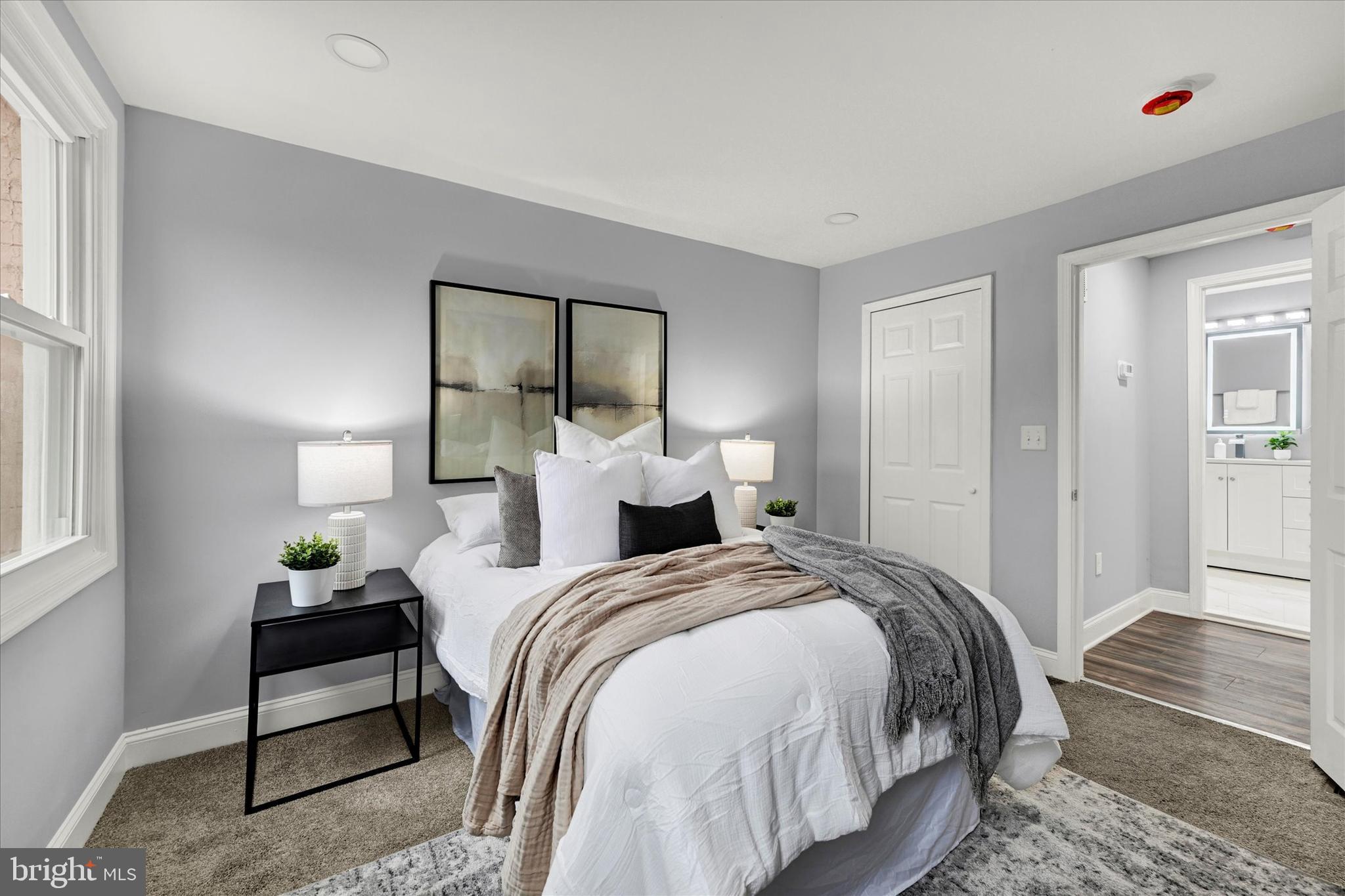 HOLLINS MARKET - Residential