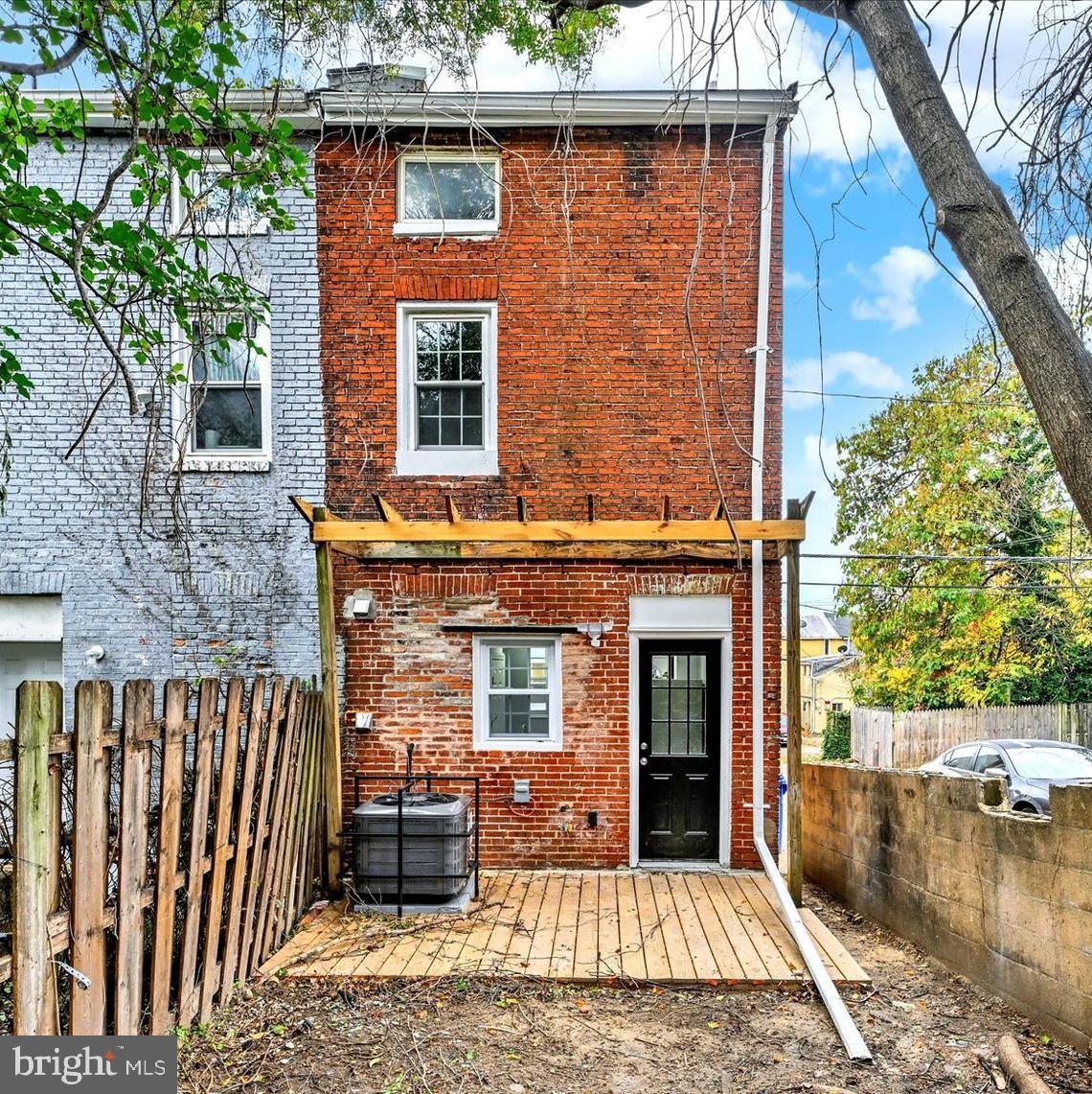 HOLLINS MARKET - Residential