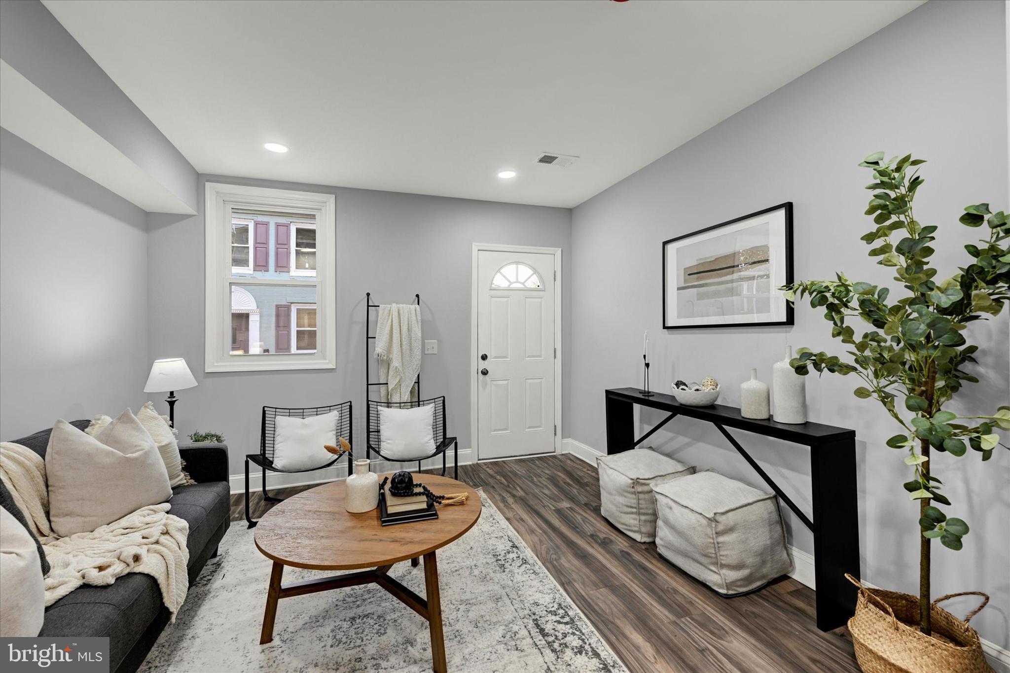 HOLLINS MARKET - Residential