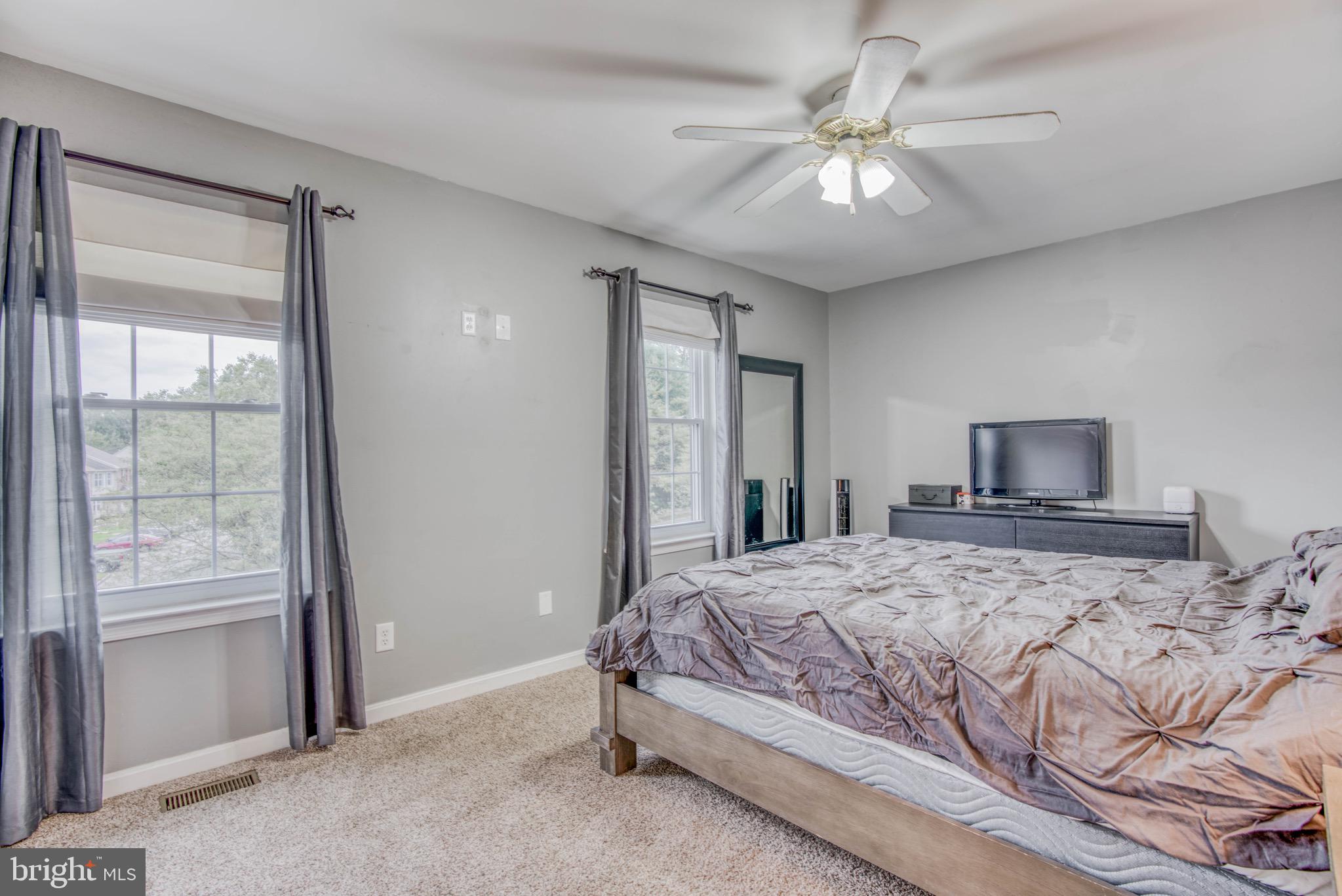 CONSTANT FRIENDSHIP - Residential