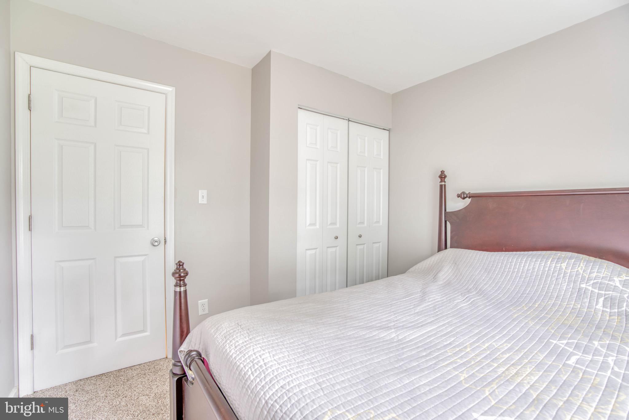 CONSTANT FRIENDSHIP - Residential