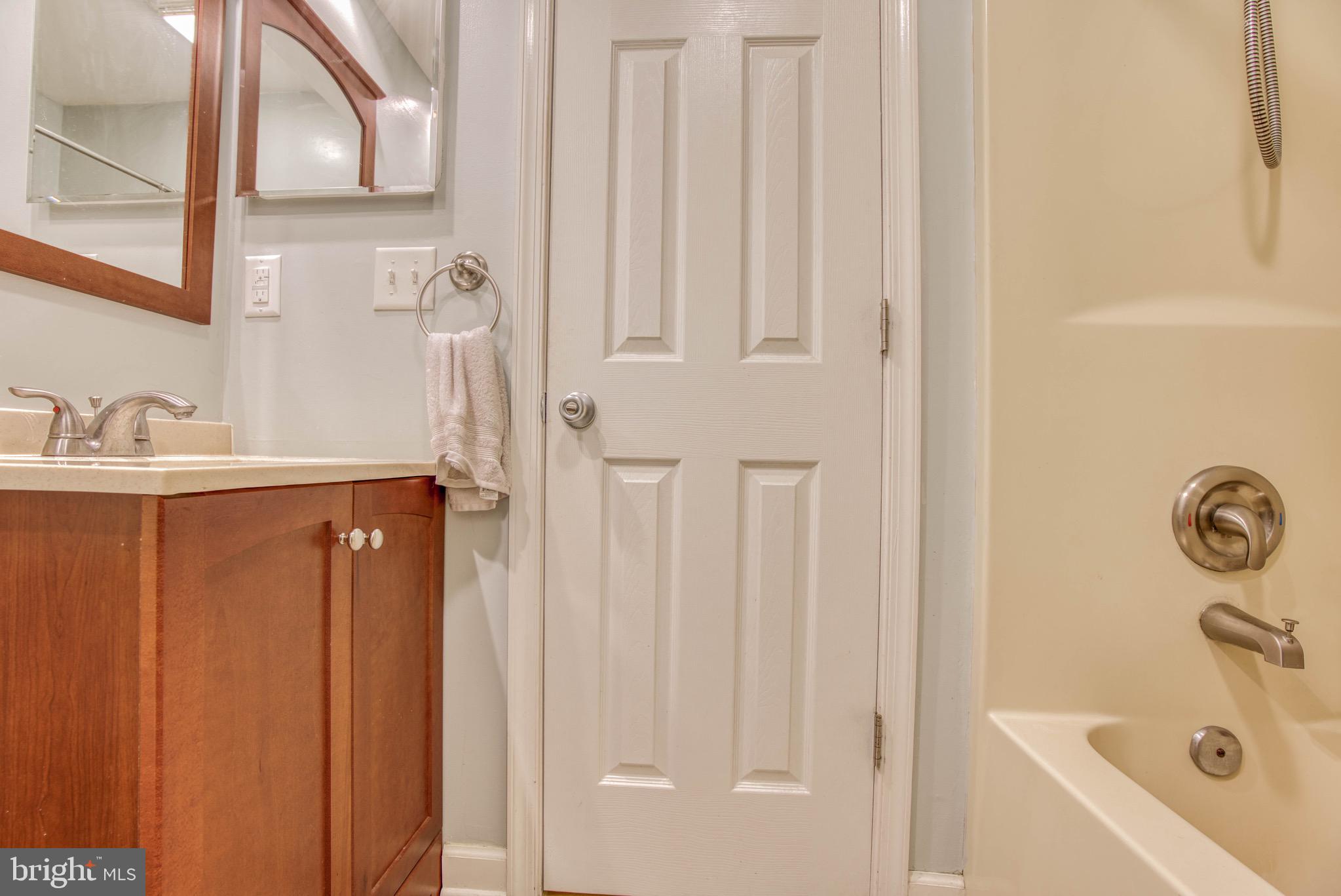 CONSTANT FRIENDSHIP - Residential