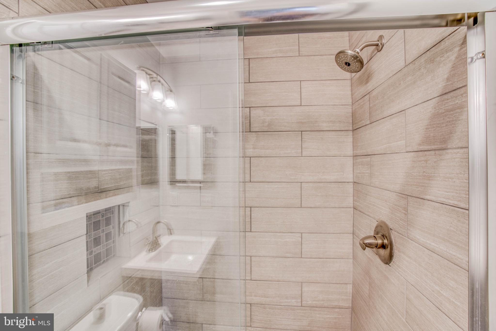 CONSTANT FRIENDSHIP - Residential