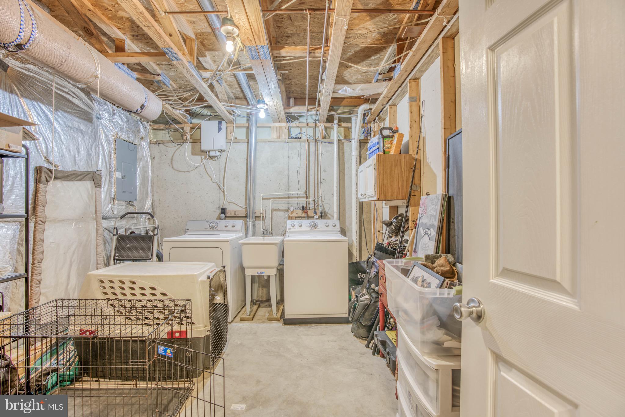 CONSTANT FRIENDSHIP - Residential