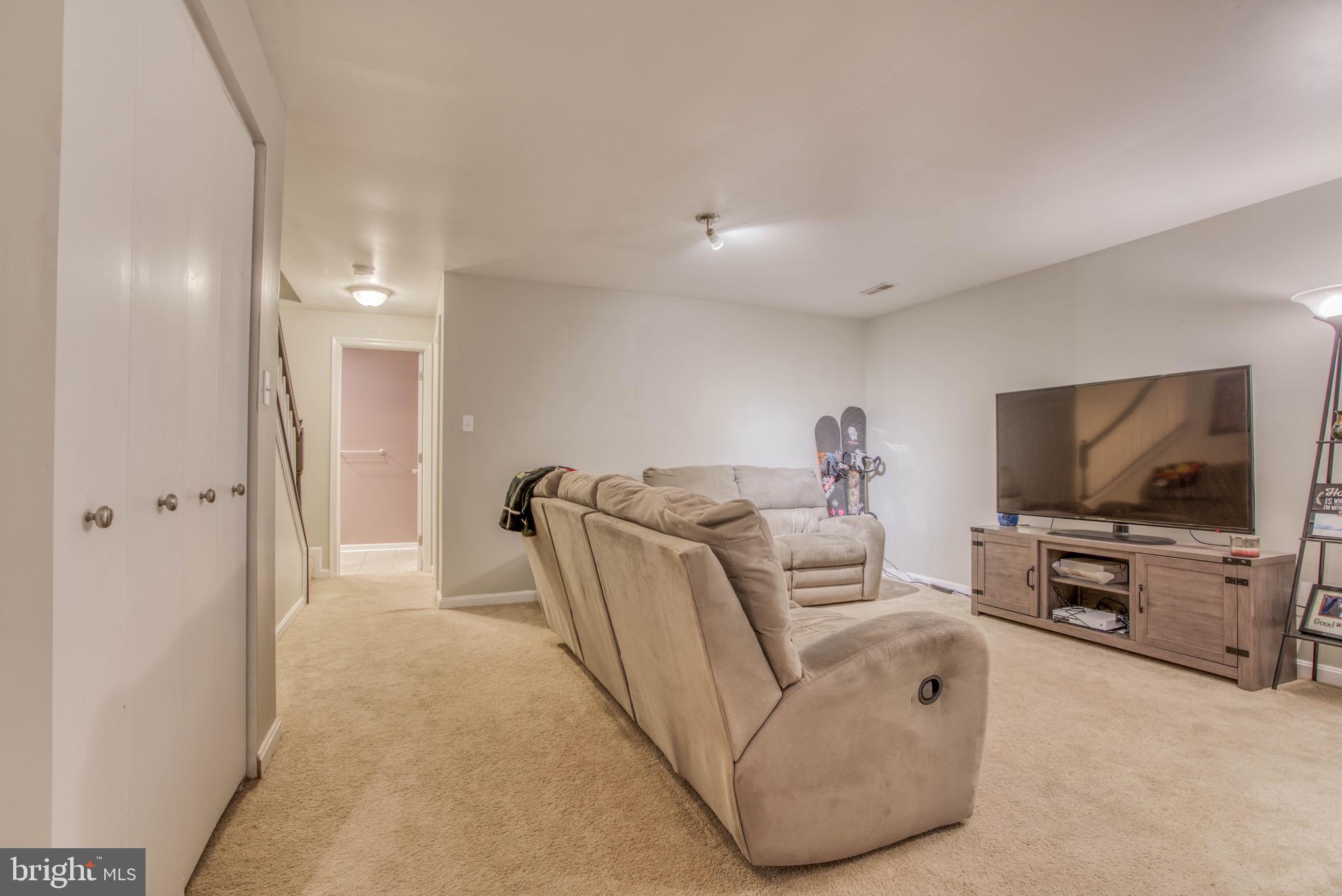 CONSTANT FRIENDSHIP - Residential