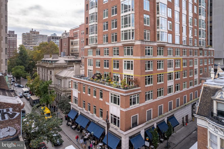 3 Bed 3.5 Bath corner condo. 1 car parking license. No terrace