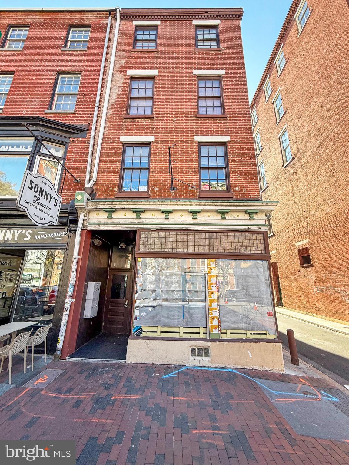 Experience the perfect blend of historic character and modern amenities in this cozy 1 bedroom, 1-bath apartment, ideally located in the heart of Old City, Philadelphia. Situated just steps from iconic landmarks like Independence Hall, the Liberty Bell, and Penn’s Landing, this apartment offers a bright and functional layout with well-sized bedroom and a kitchen designed for everyday ease. Enjoy unparalleled access to Old City’s lively dining, shopping, and cultural attractions, while benefiting from convenient transportation options, including SEPTA bus routes, the Market-Frankford Line, and PATCO, all within walking distance.
Contact today to learn more or schedule a tour!