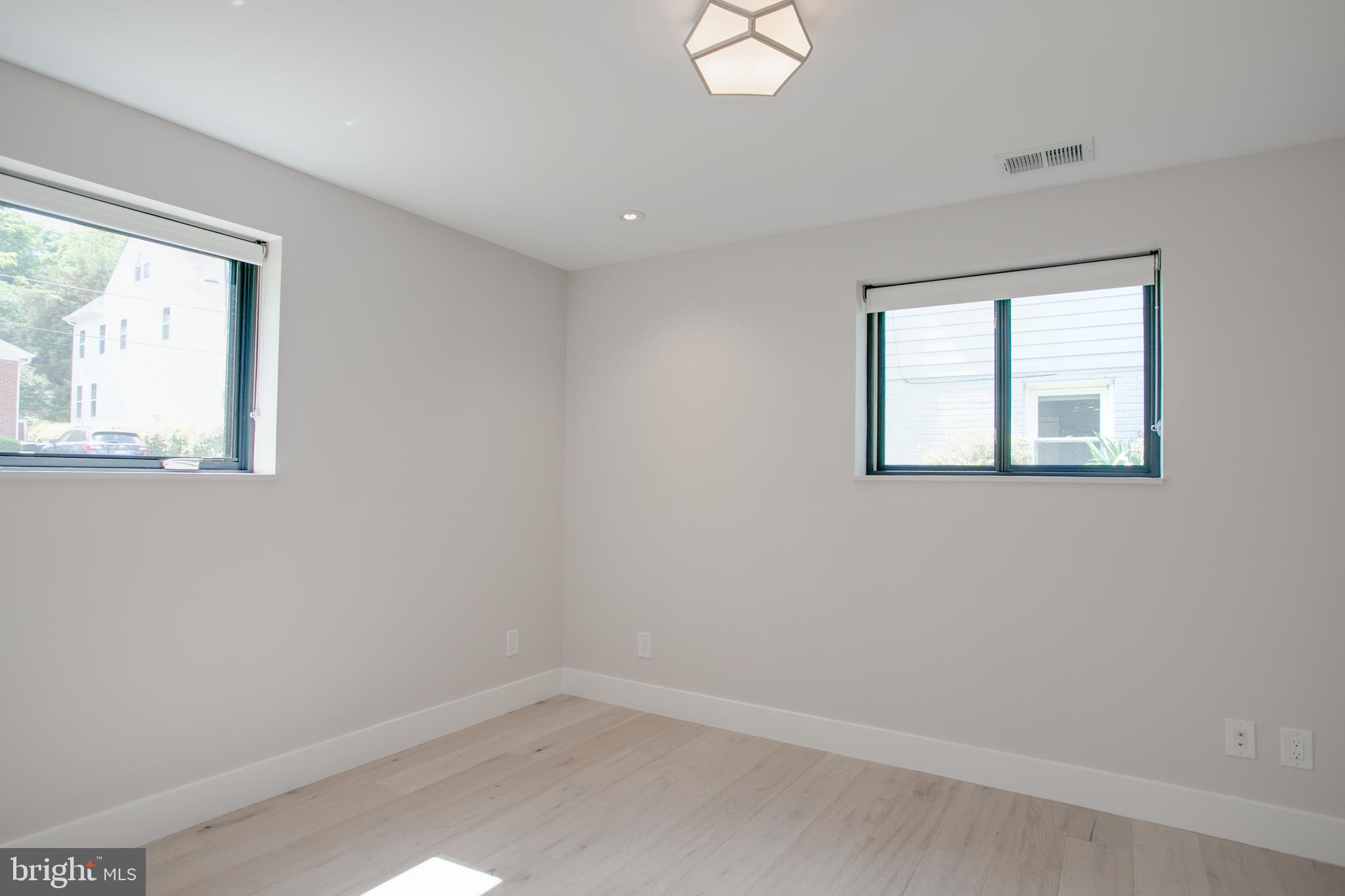 BERKSHIRE OAKWOOD - Residential