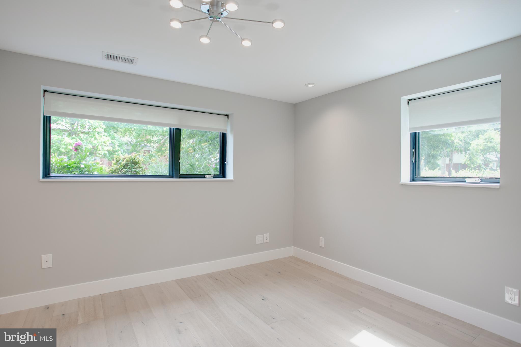 BERKSHIRE OAKWOOD - Residential