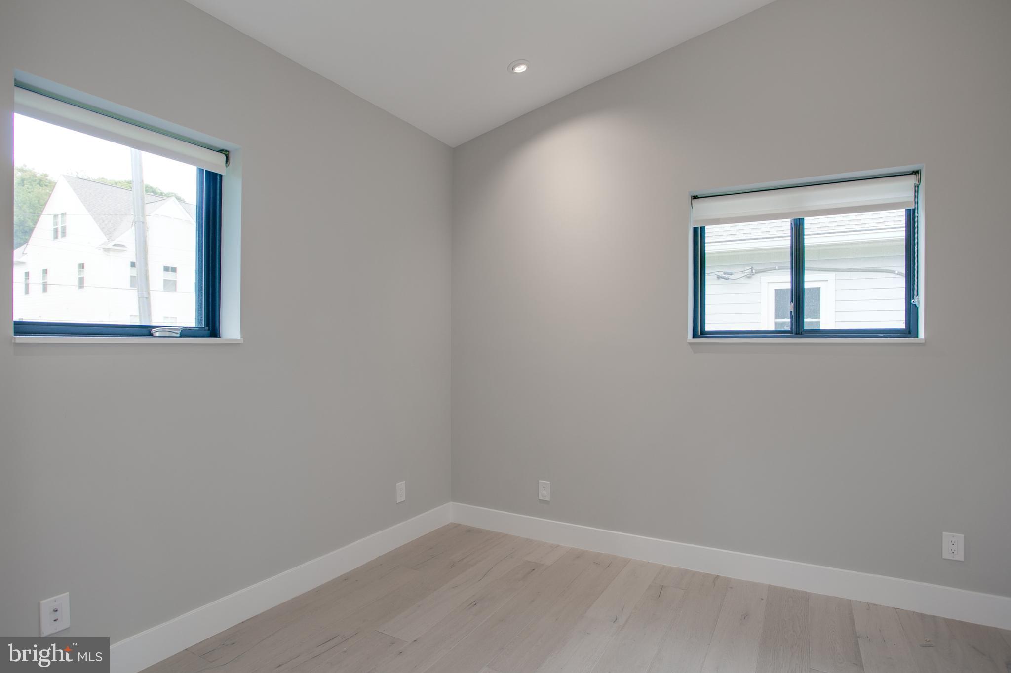 BERKSHIRE OAKWOOD - Residential