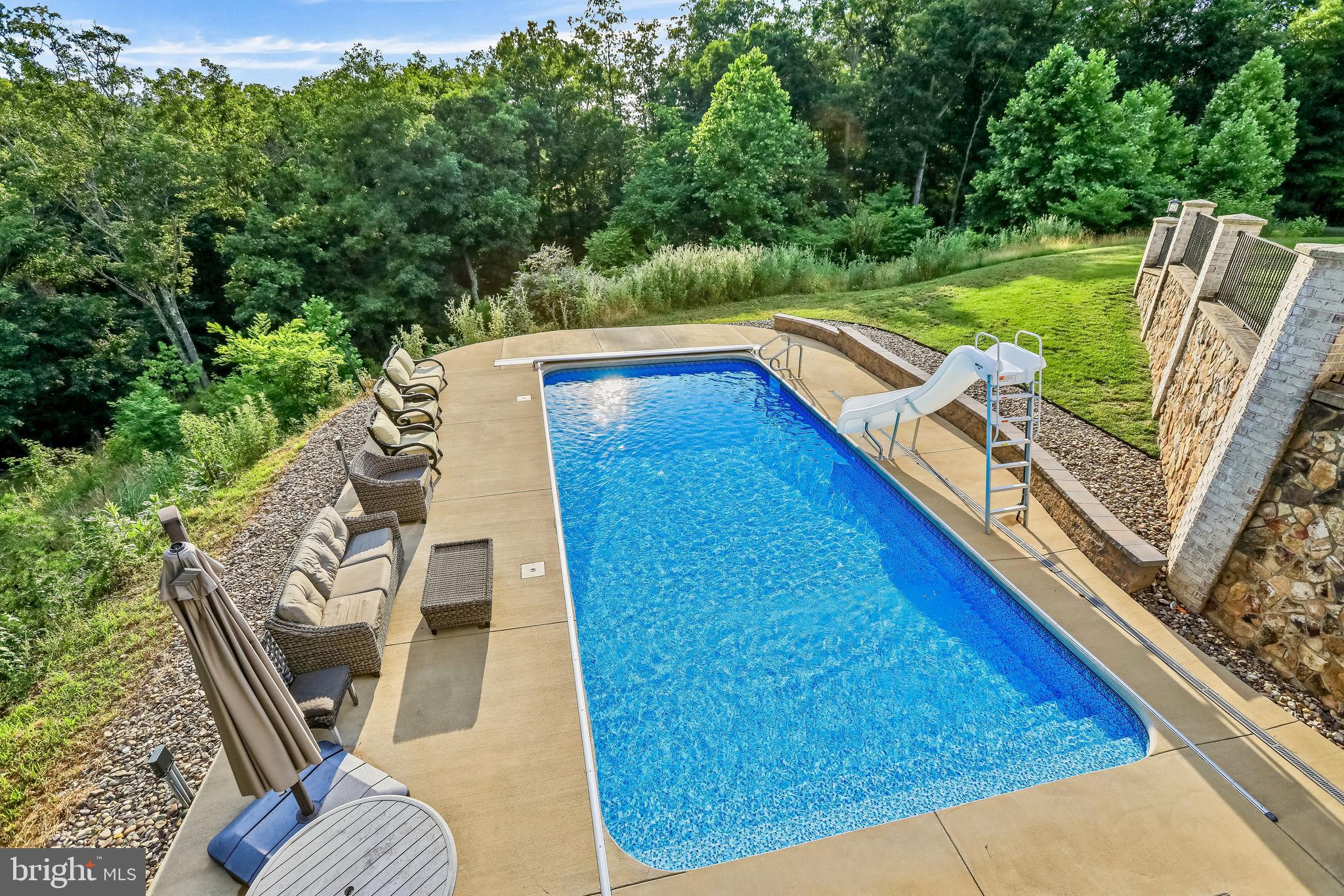 207 WEST VIEW DR DRIVE