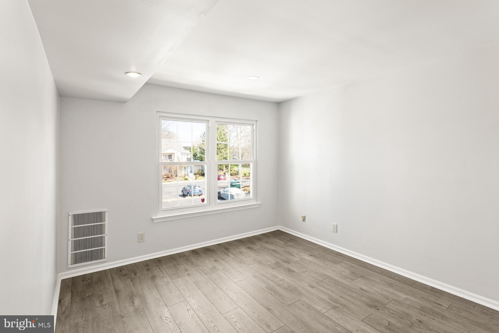 VILLAGE SHIRES - Residential