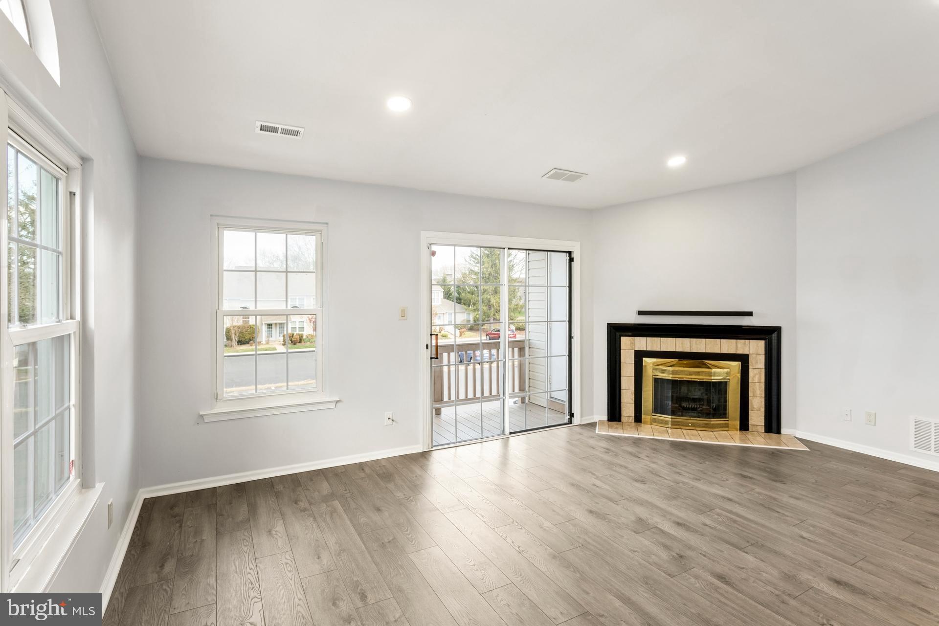 VILLAGE SHIRES - Residential