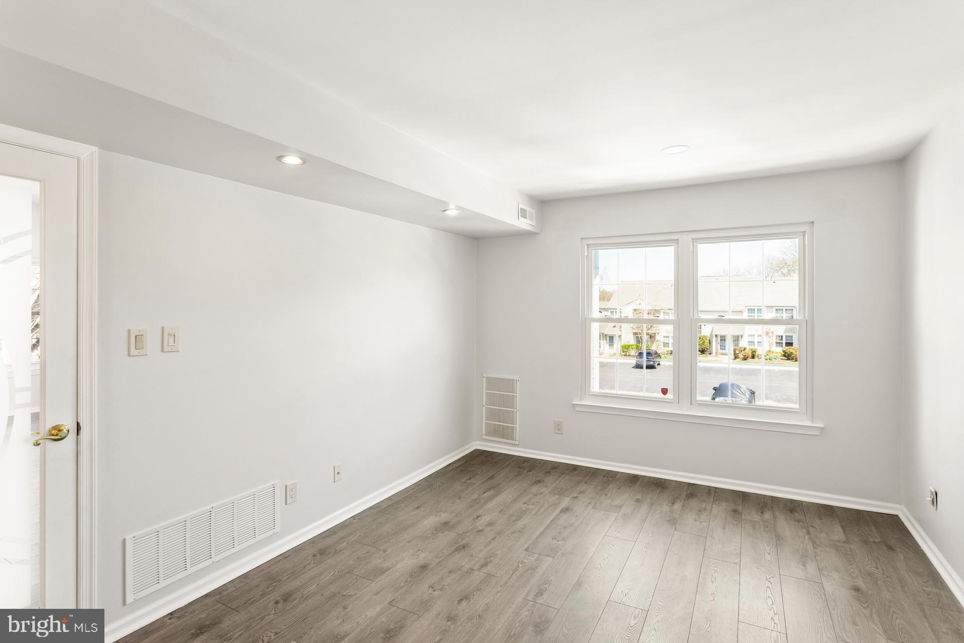 VILLAGE SHIRES - Residential