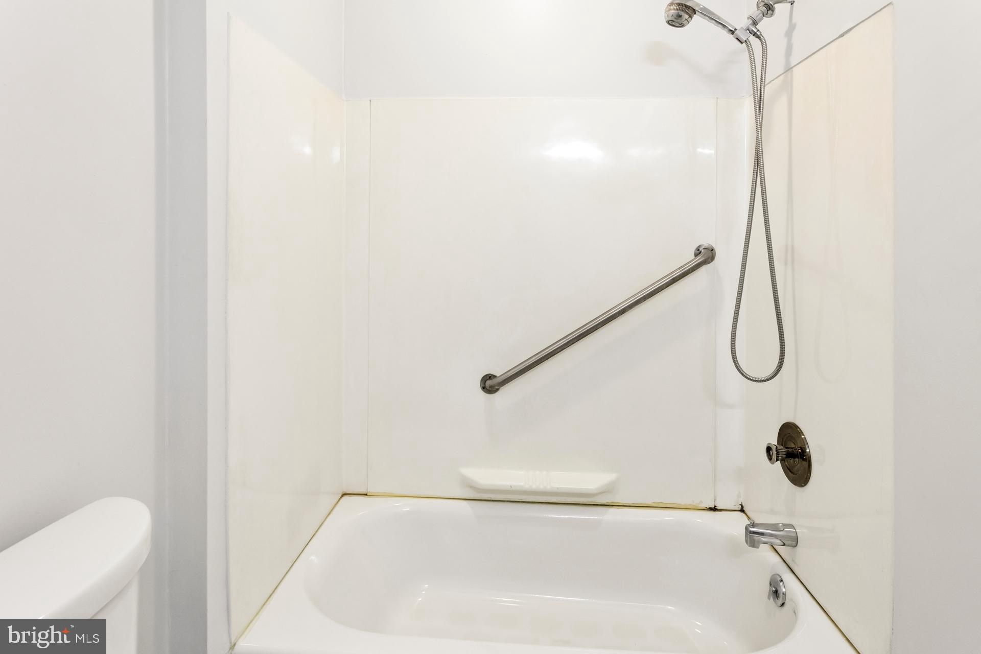 VILLAGE SHIRES - Residential