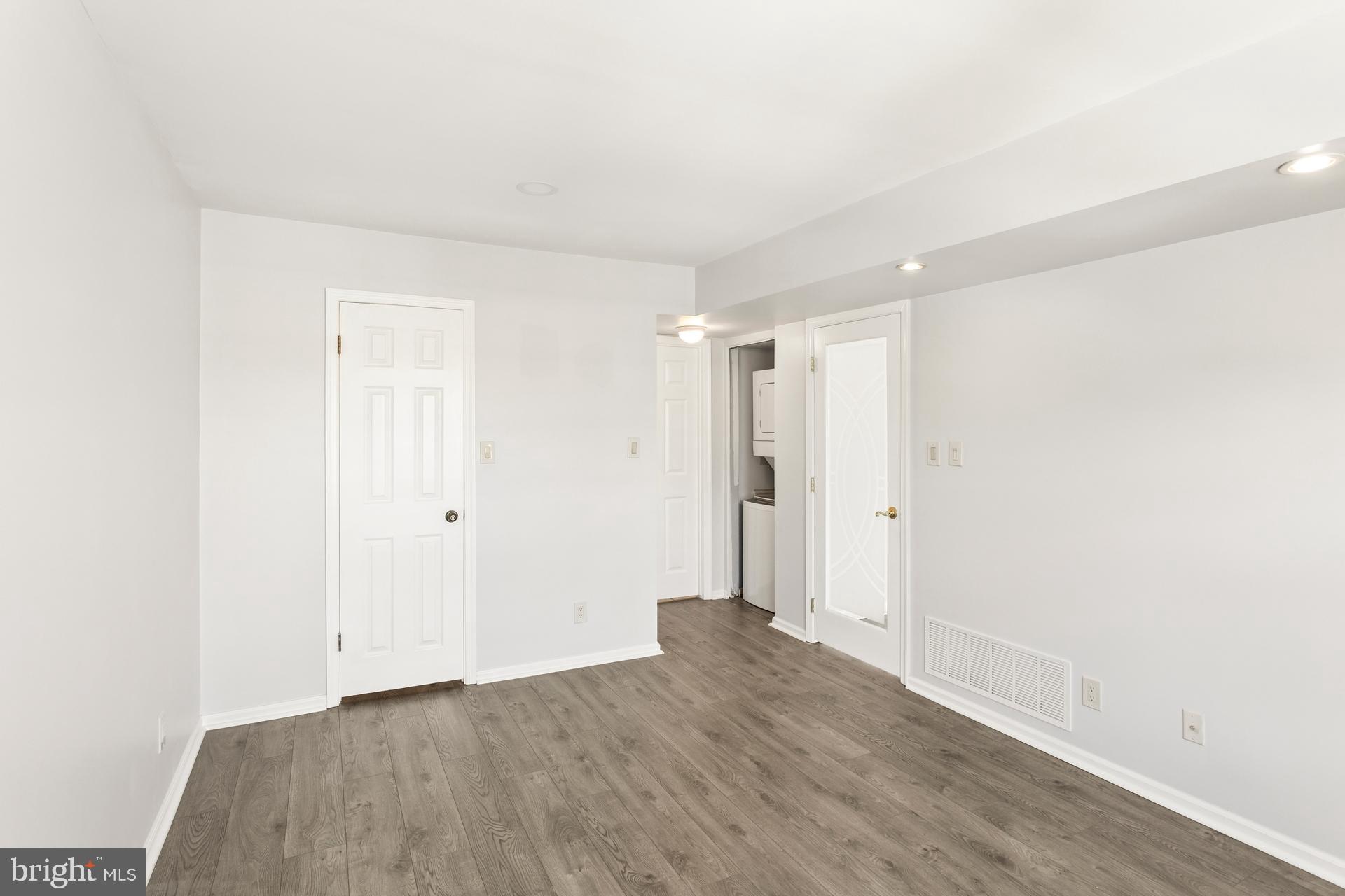 VILLAGE SHIRES - Residential