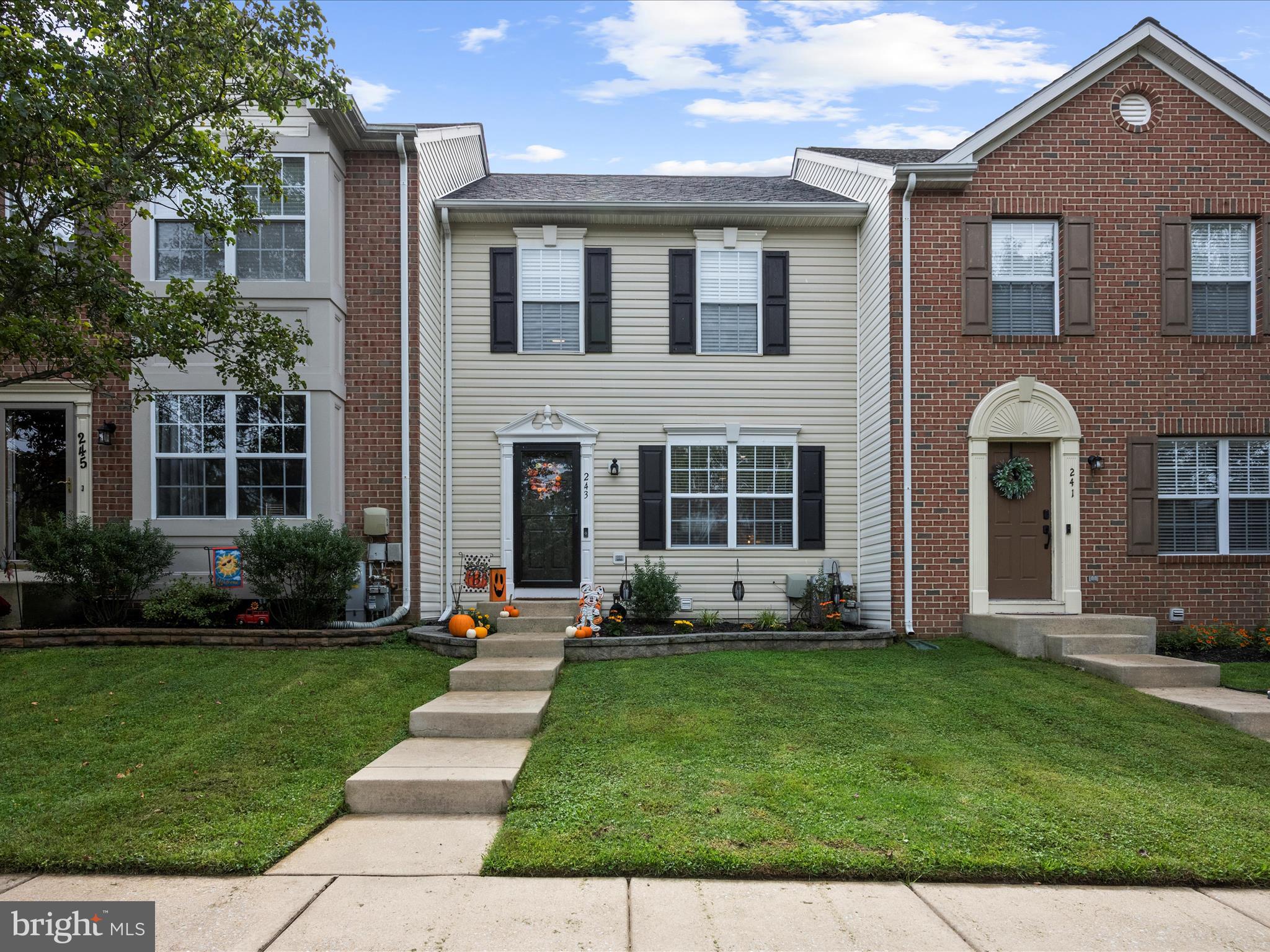 FARMINGTON VILLAGE - Residential