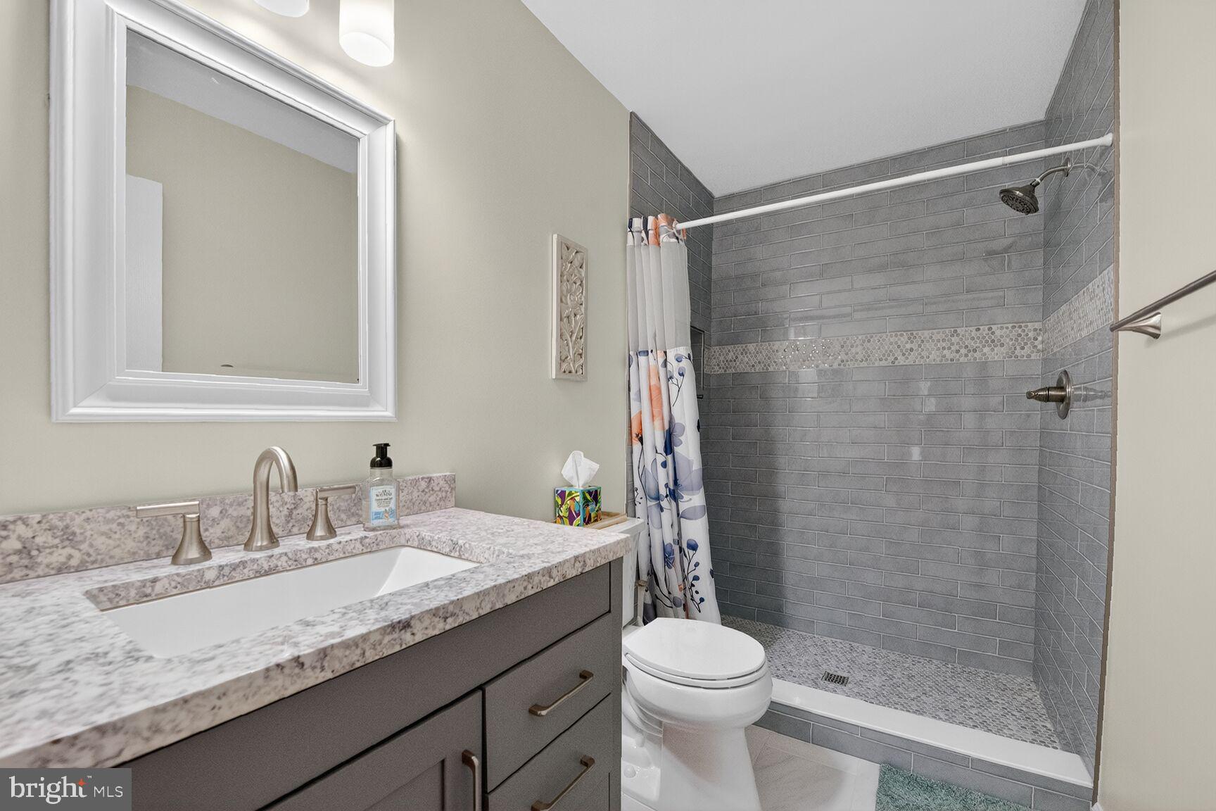 CHELSEA COURTS - Residential