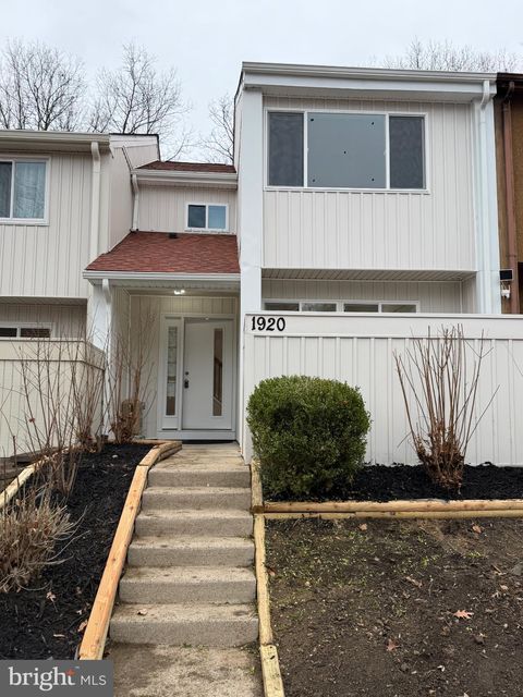 1920 OLD POST TERRACE WOODBRIDGE VA 22191