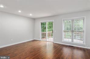 LONDON TOWNE - Residential Lease