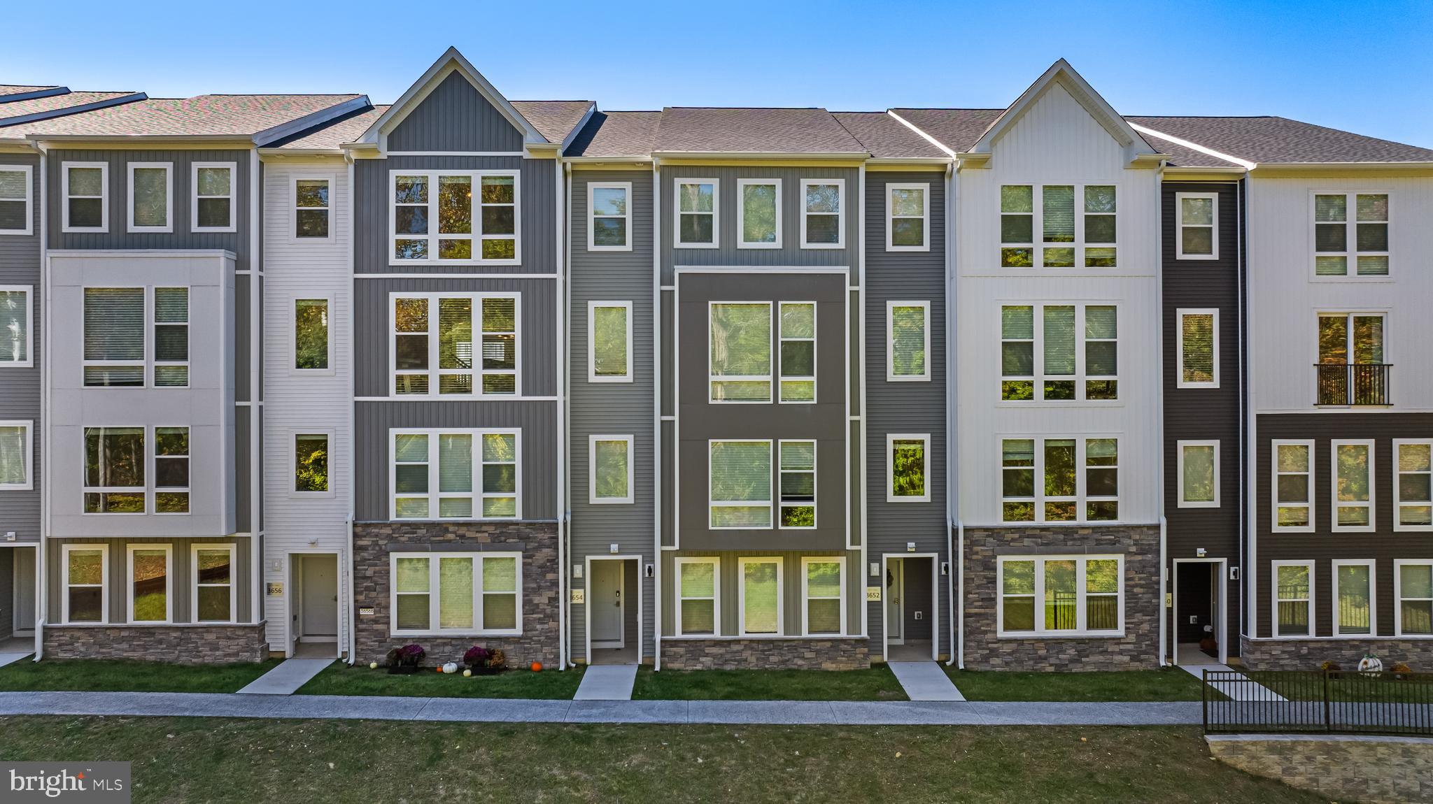 900 GILBERT ROAD 3652B