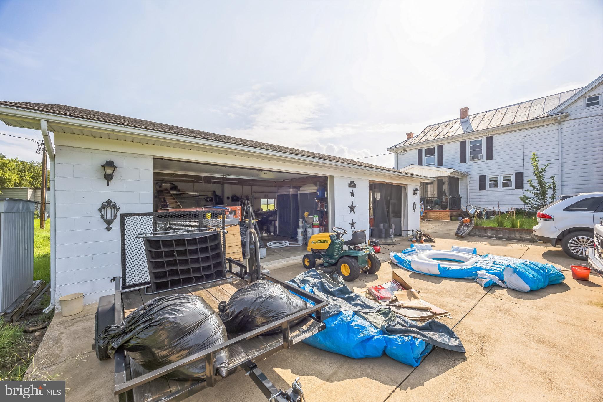 221 KITE HOLLOW ROAD