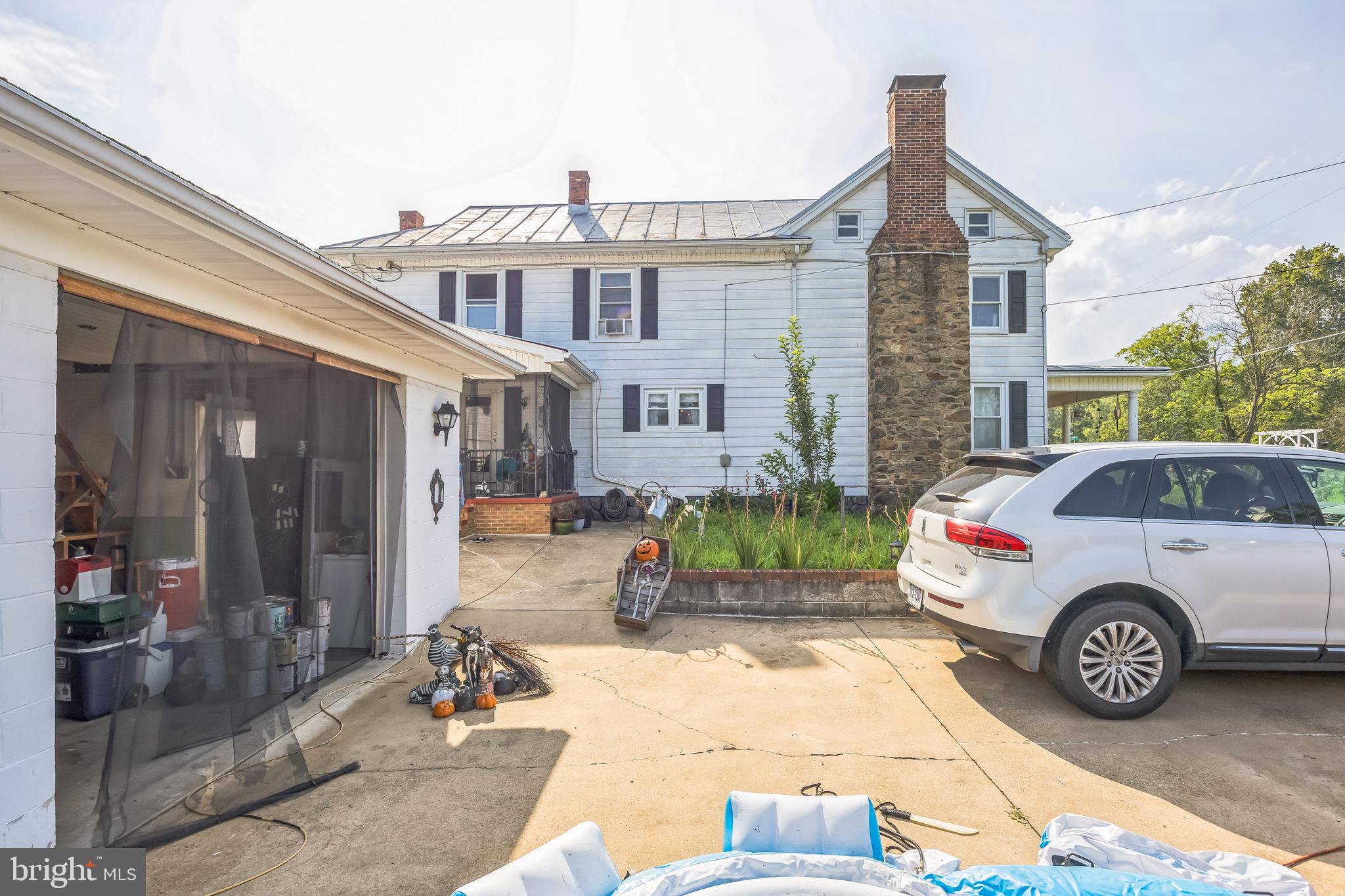 221 KITE HOLLOW ROAD