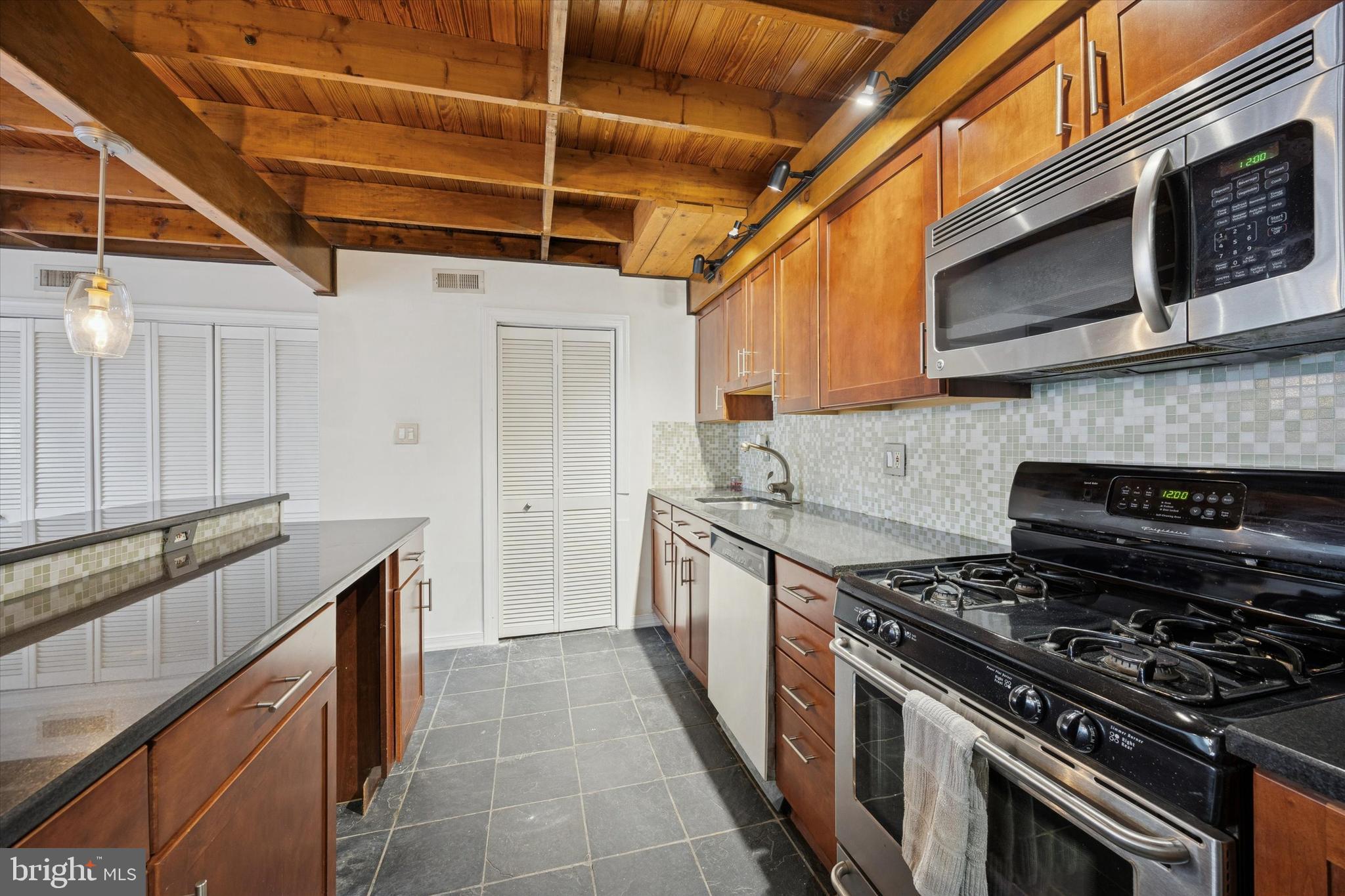 FAIRMOUNT - Residential