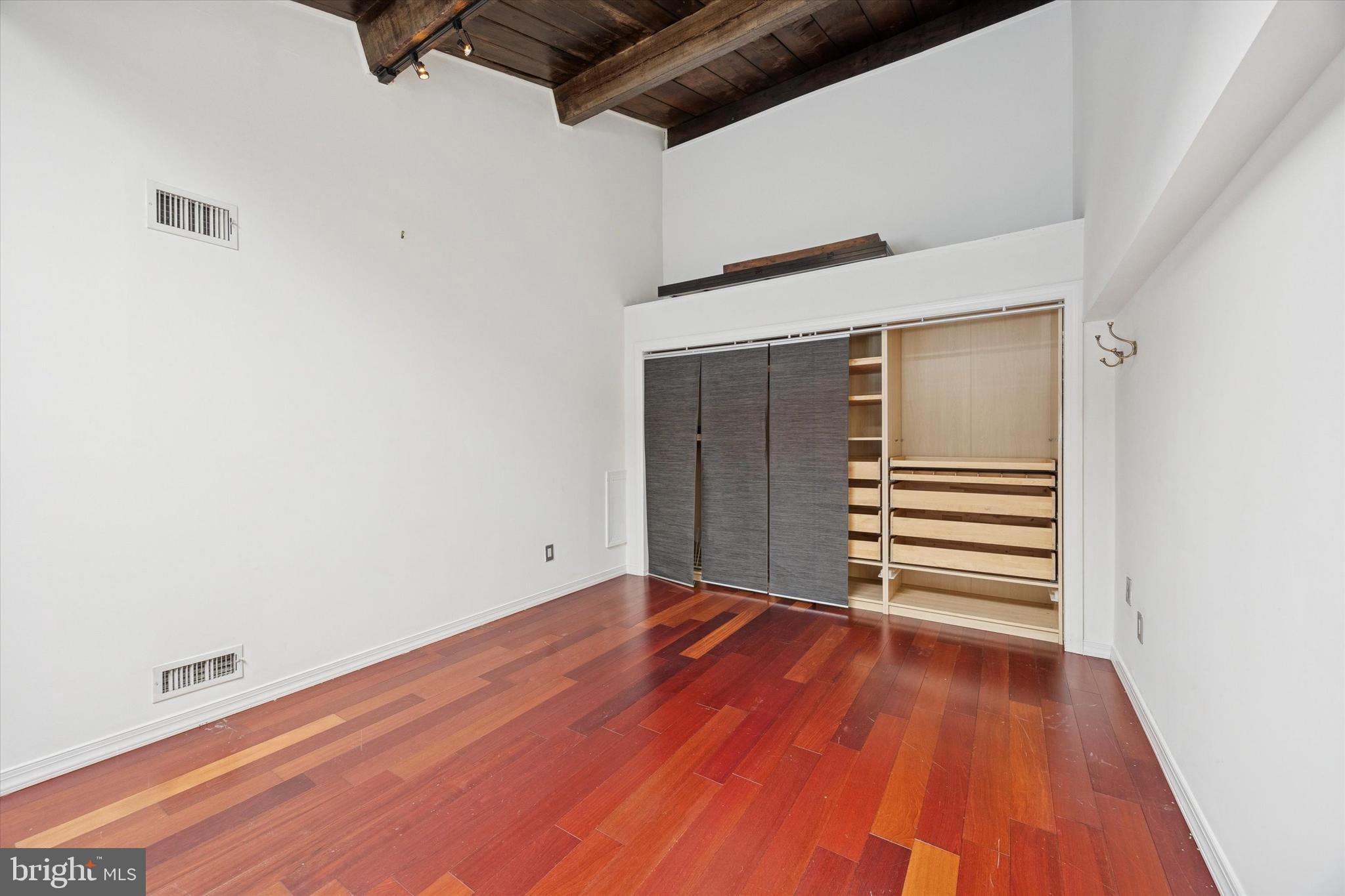 FAIRMOUNT - Residential