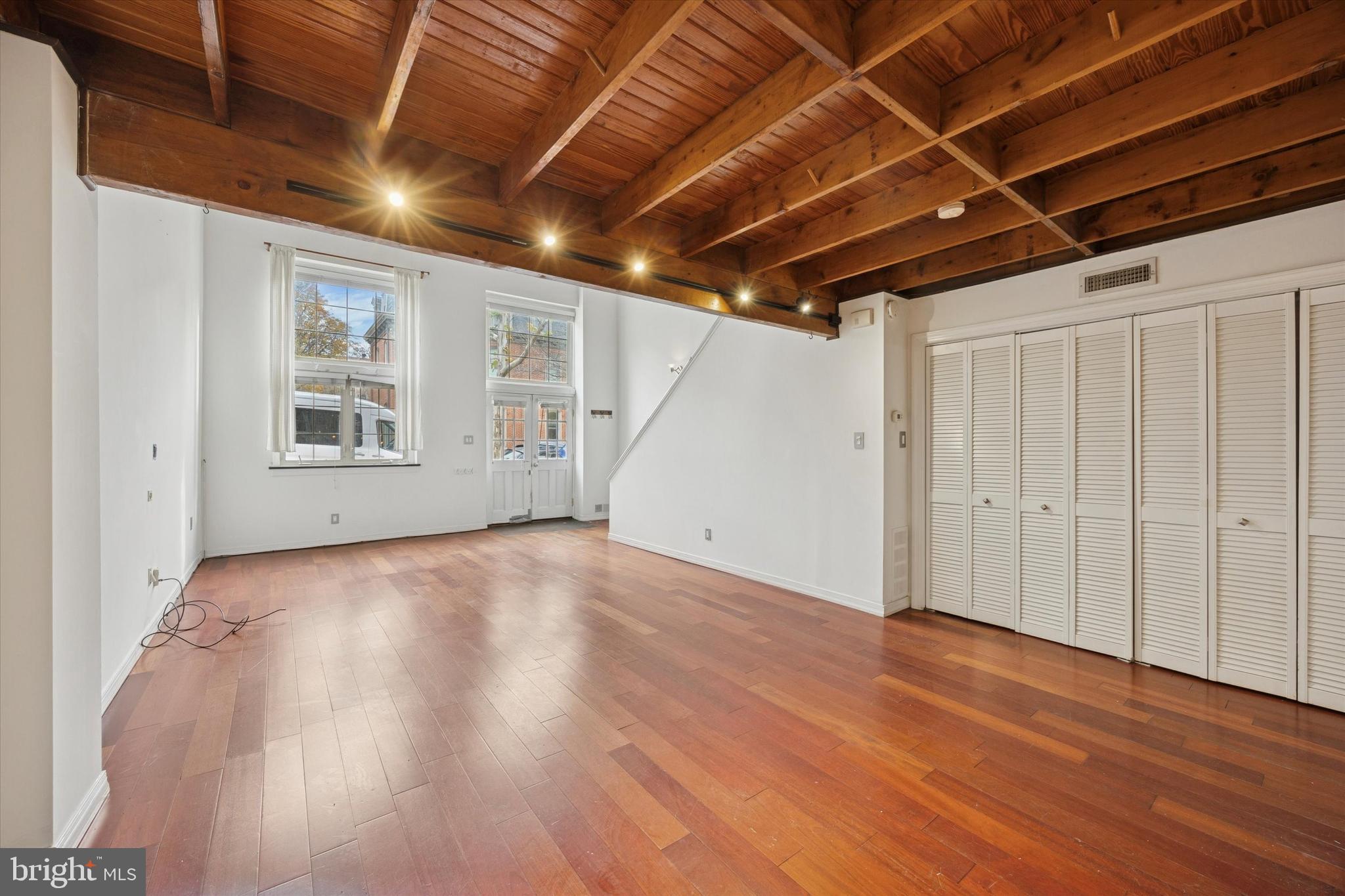 FAIRMOUNT - Residential