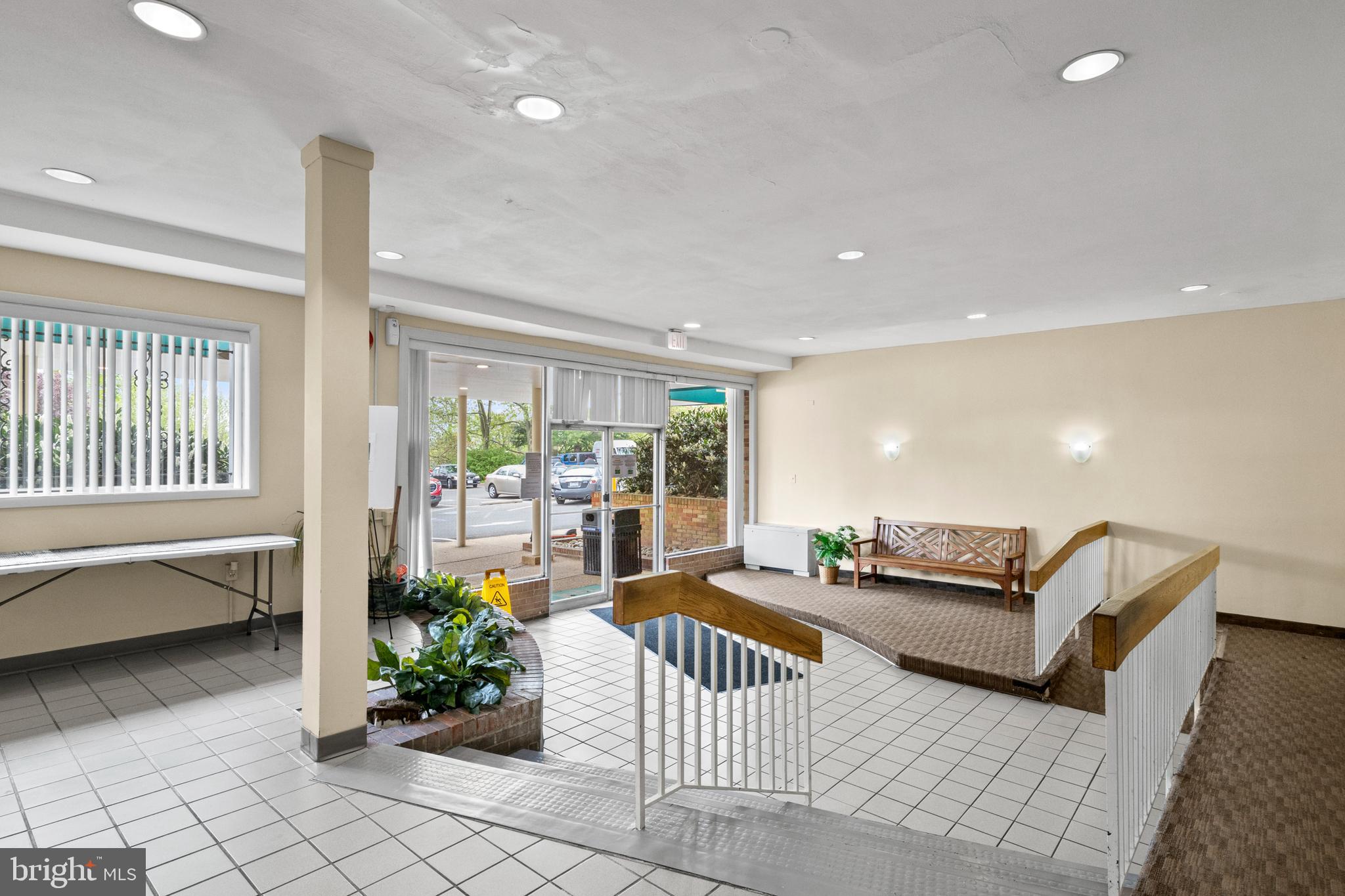 COLUMBIA KNOLL - Residential