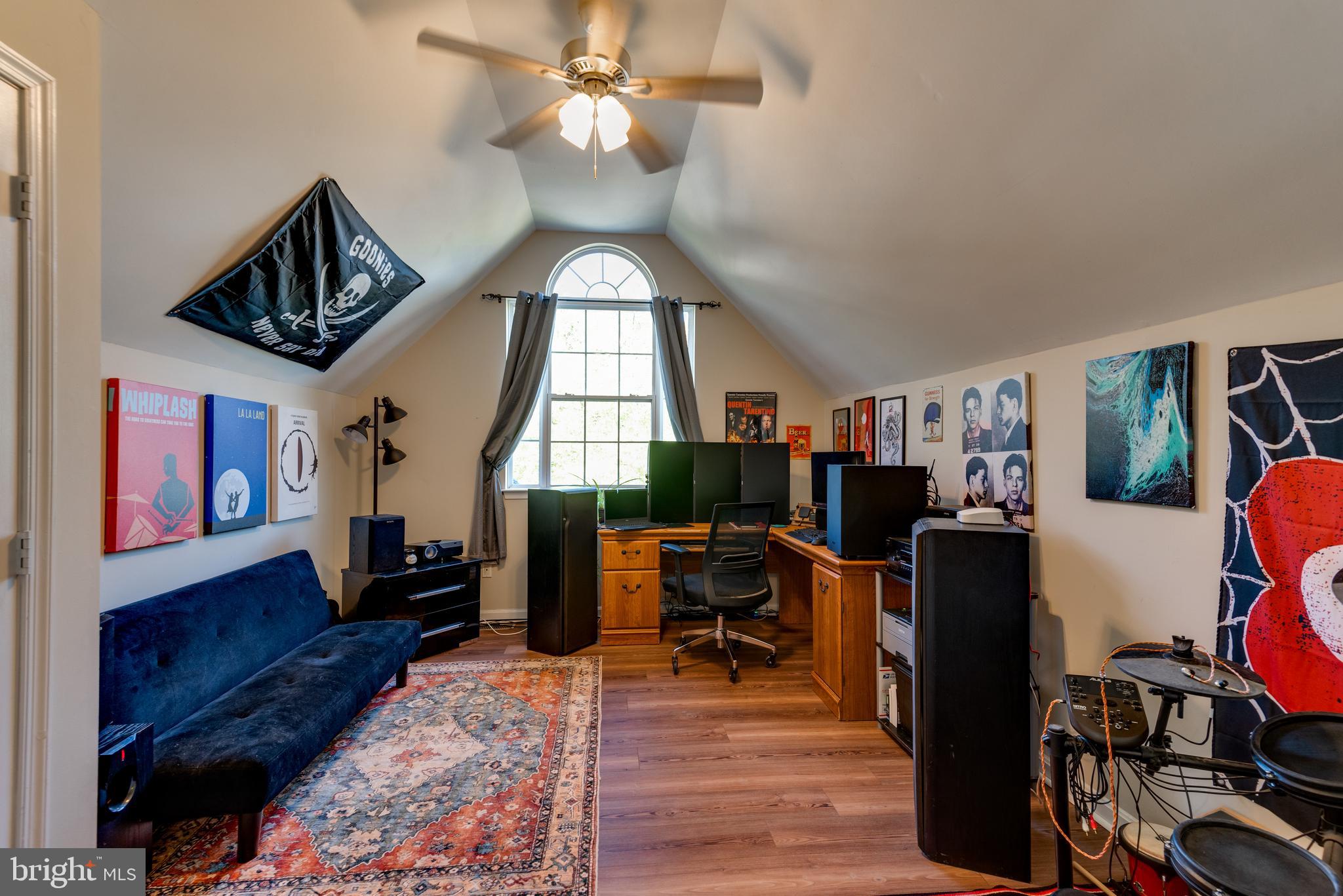 HUNTING QUARTERS - Residential