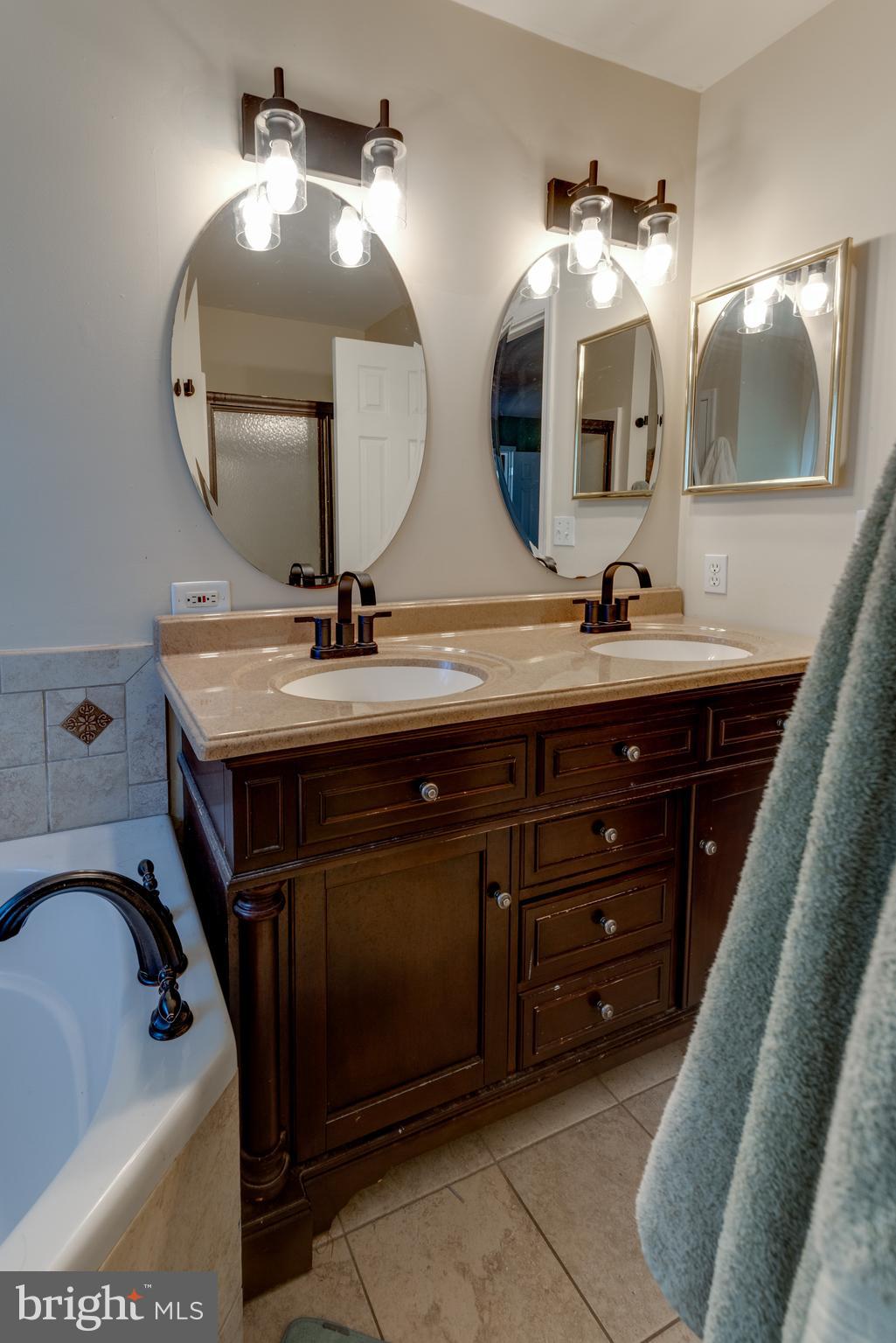 HUNTING QUARTERS - Residential