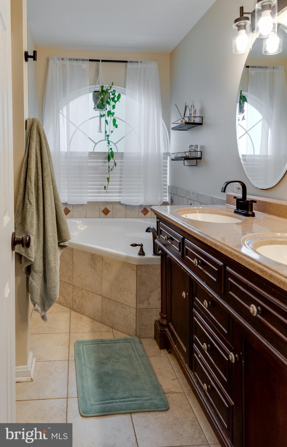 HUNTING QUARTERS - Residential