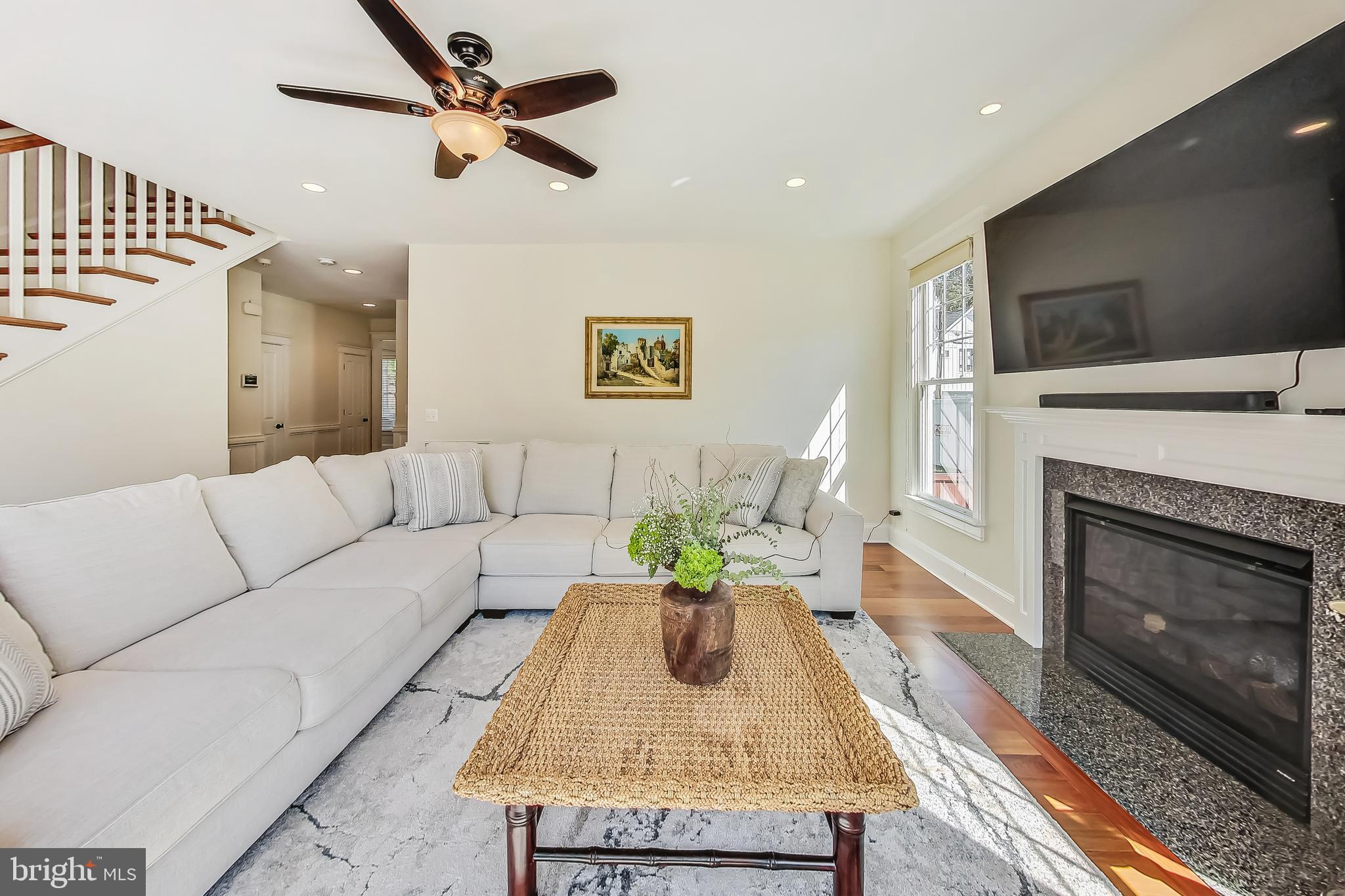 VIENNA WOODS - Residential