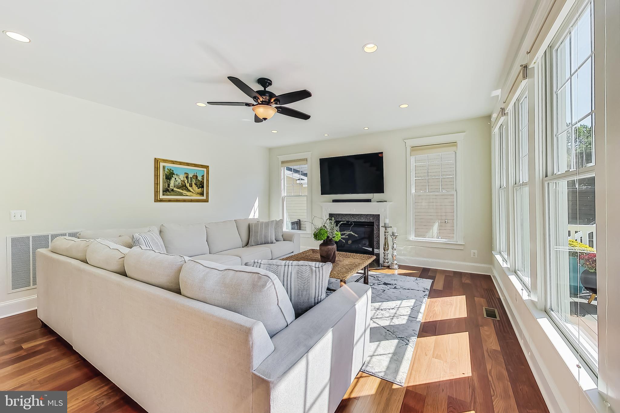 VIENNA WOODS - Residential