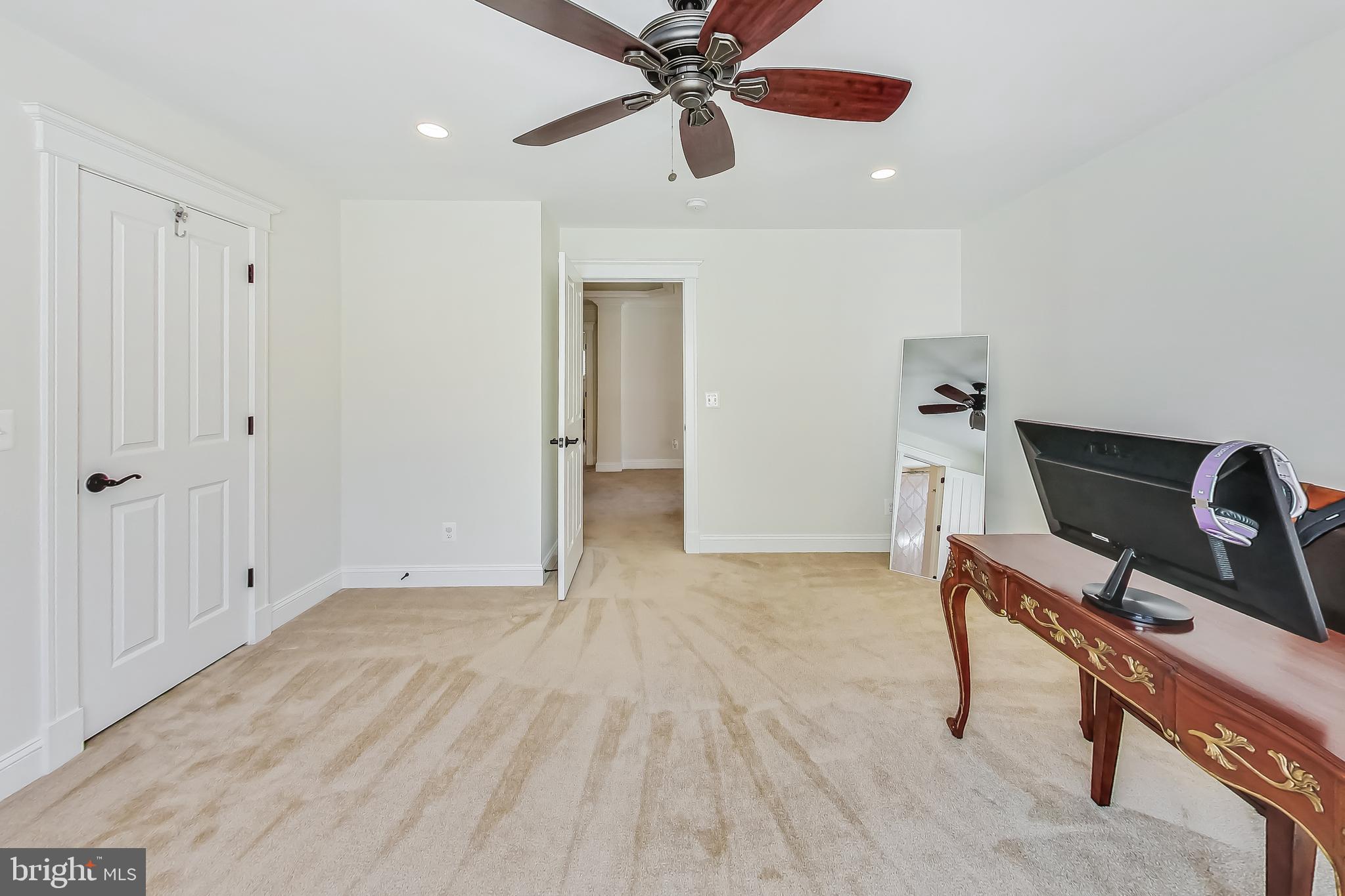 VIENNA WOODS - Residential