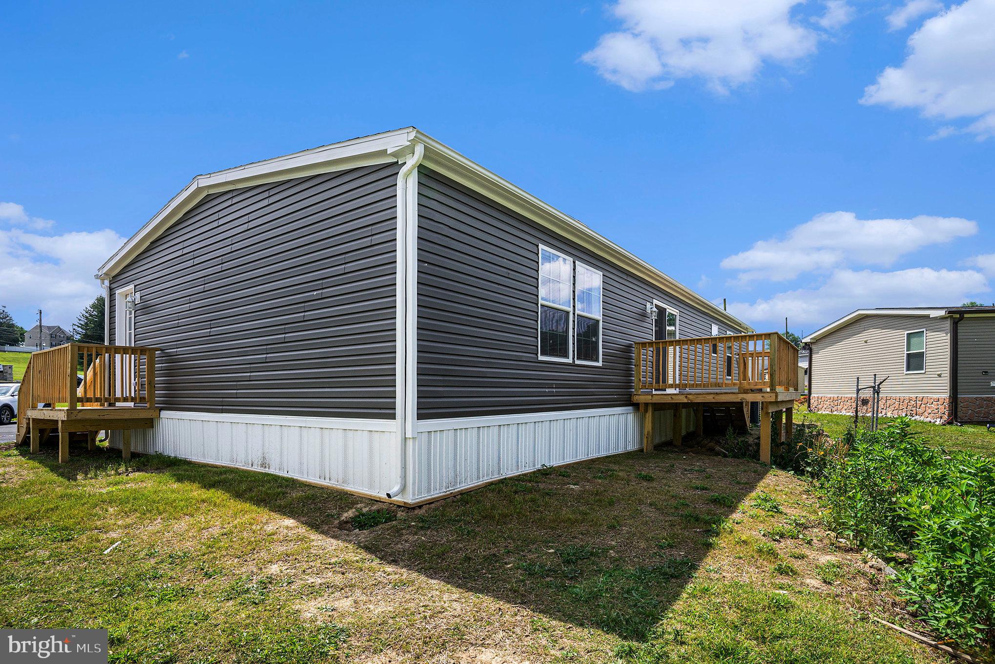 VILLAGE GREEN - Residential