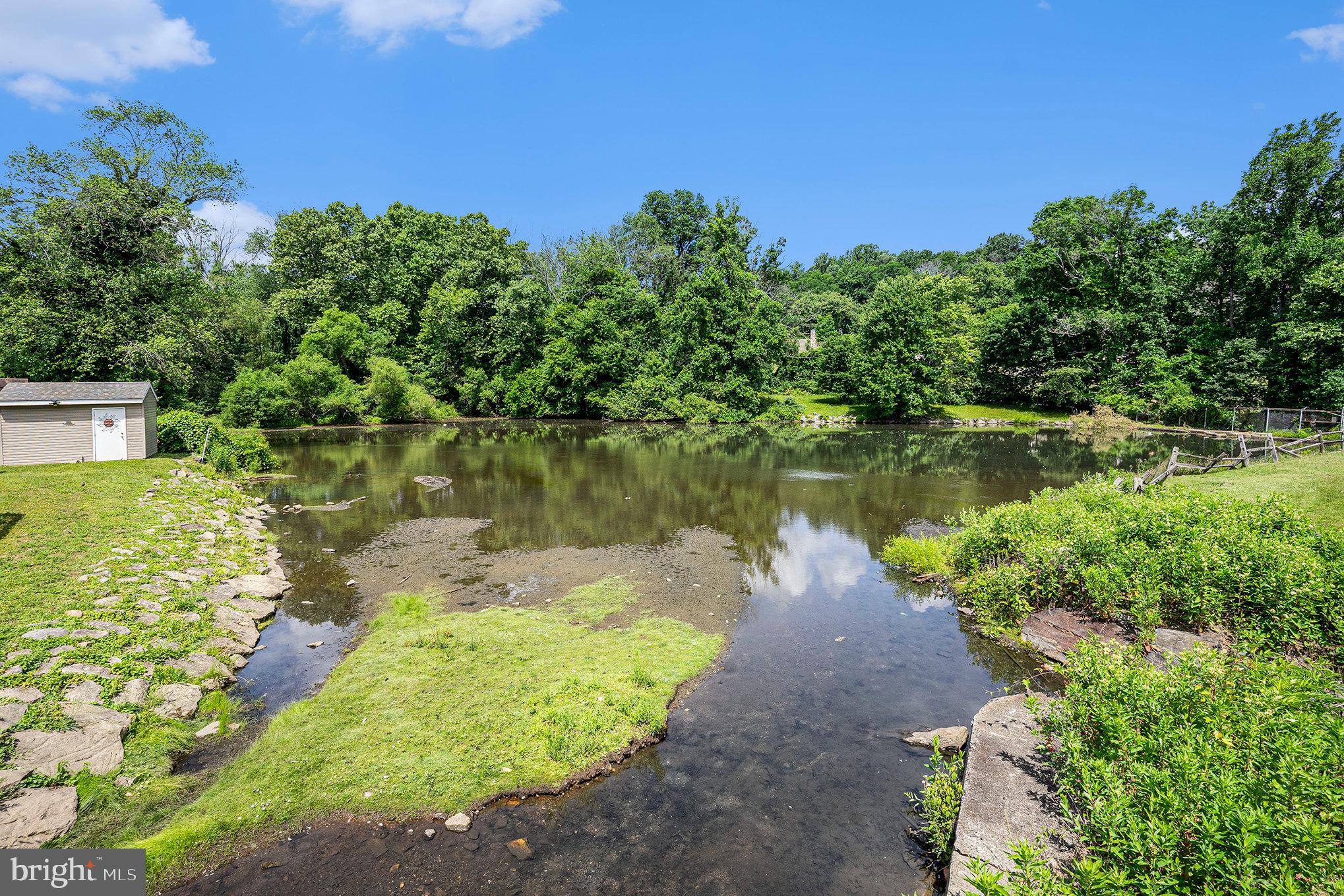 VILLAGE GREEN - Residential